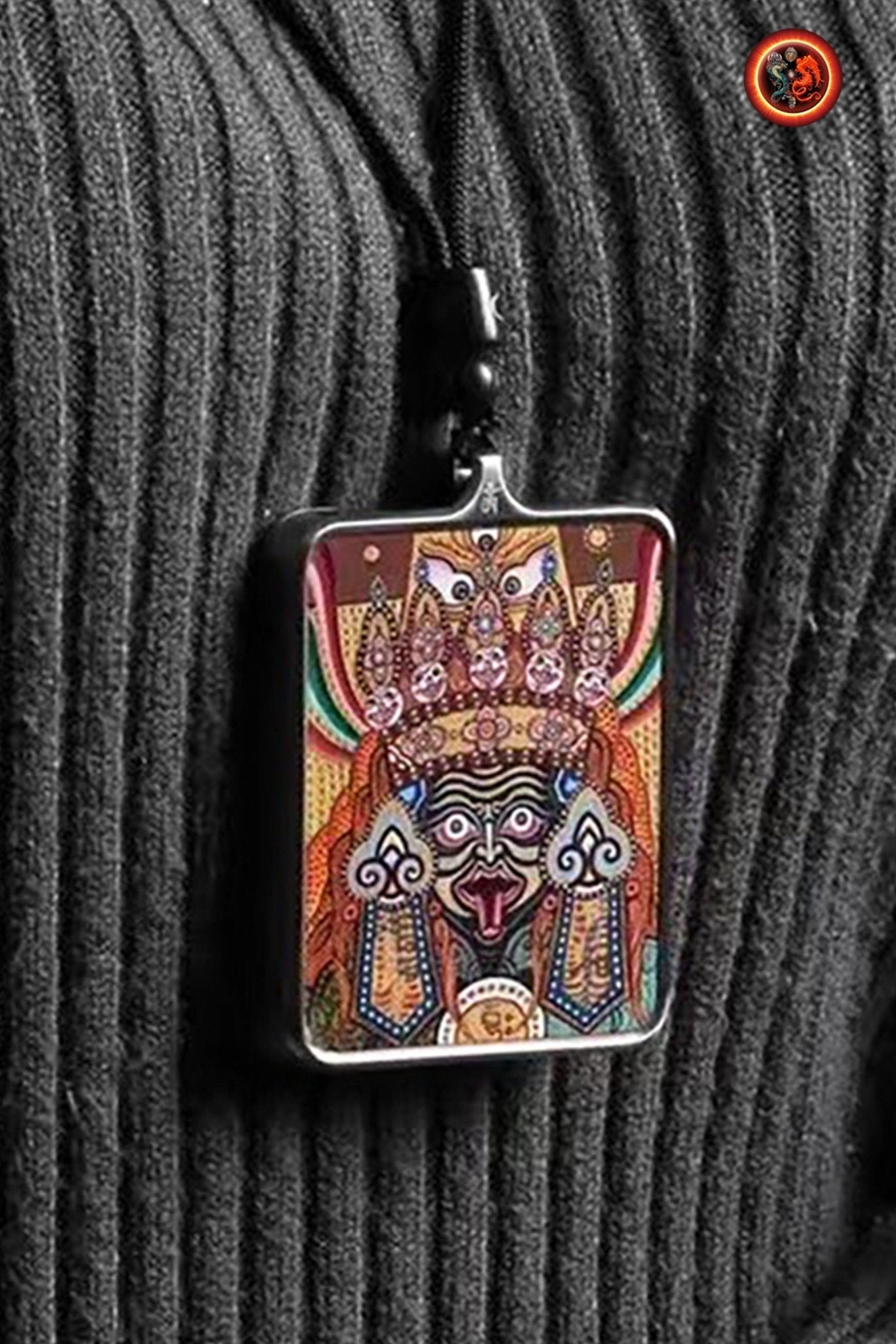 Pendentif, amulette bouddhiste tibétaine, Authentique tangka artisanal et traditionnel. Déesse Zakiram. Richesse et bonne fortune Argent 925 - obsidian dragon