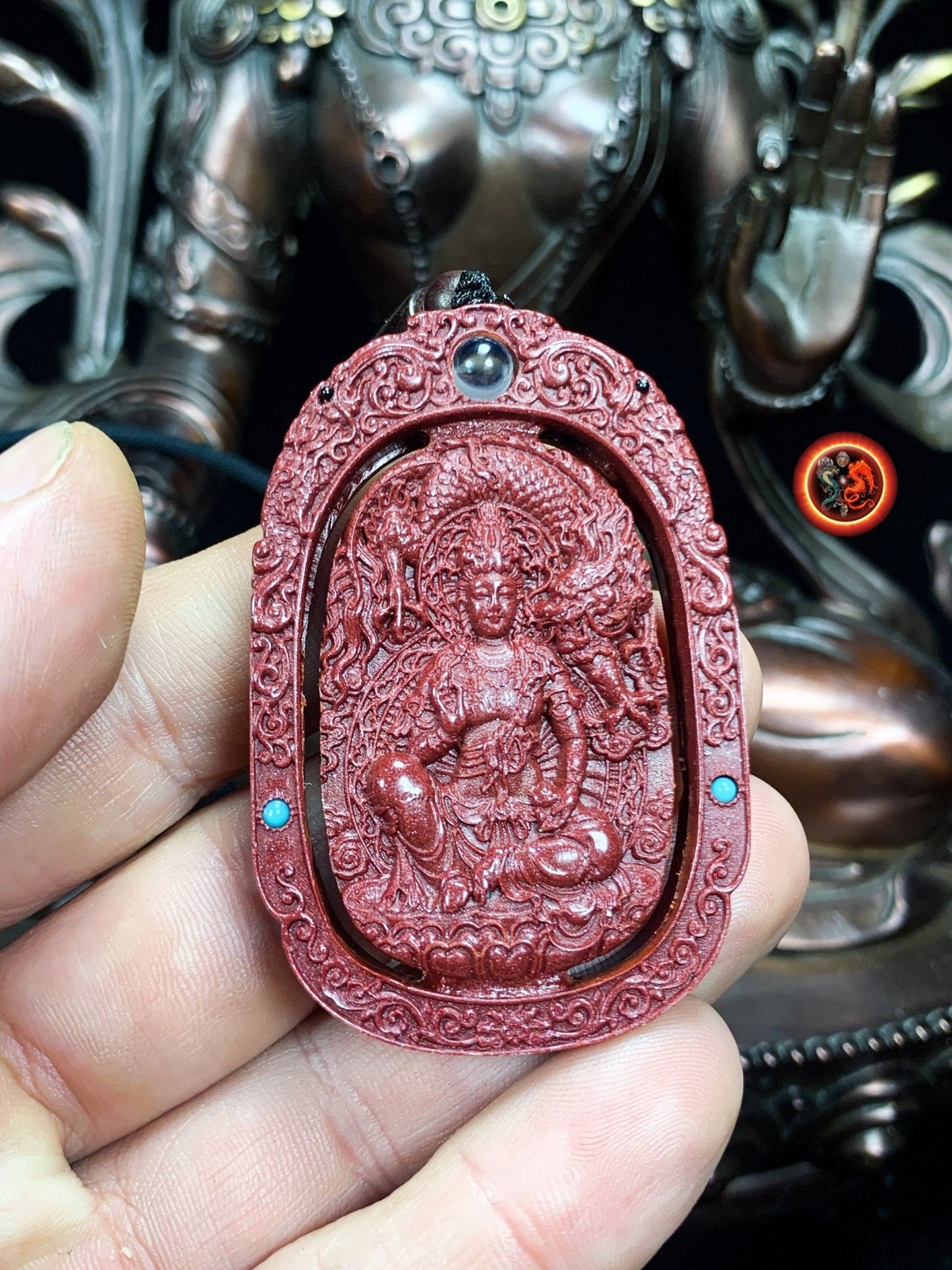 Pendentif, amulette bouddhiste tibétaine, bouddha. Samantabhadra. Cinabre. sutra du coeur en nanoscript. Protection bouddhiste. Avec cordon - obsidian dragon
