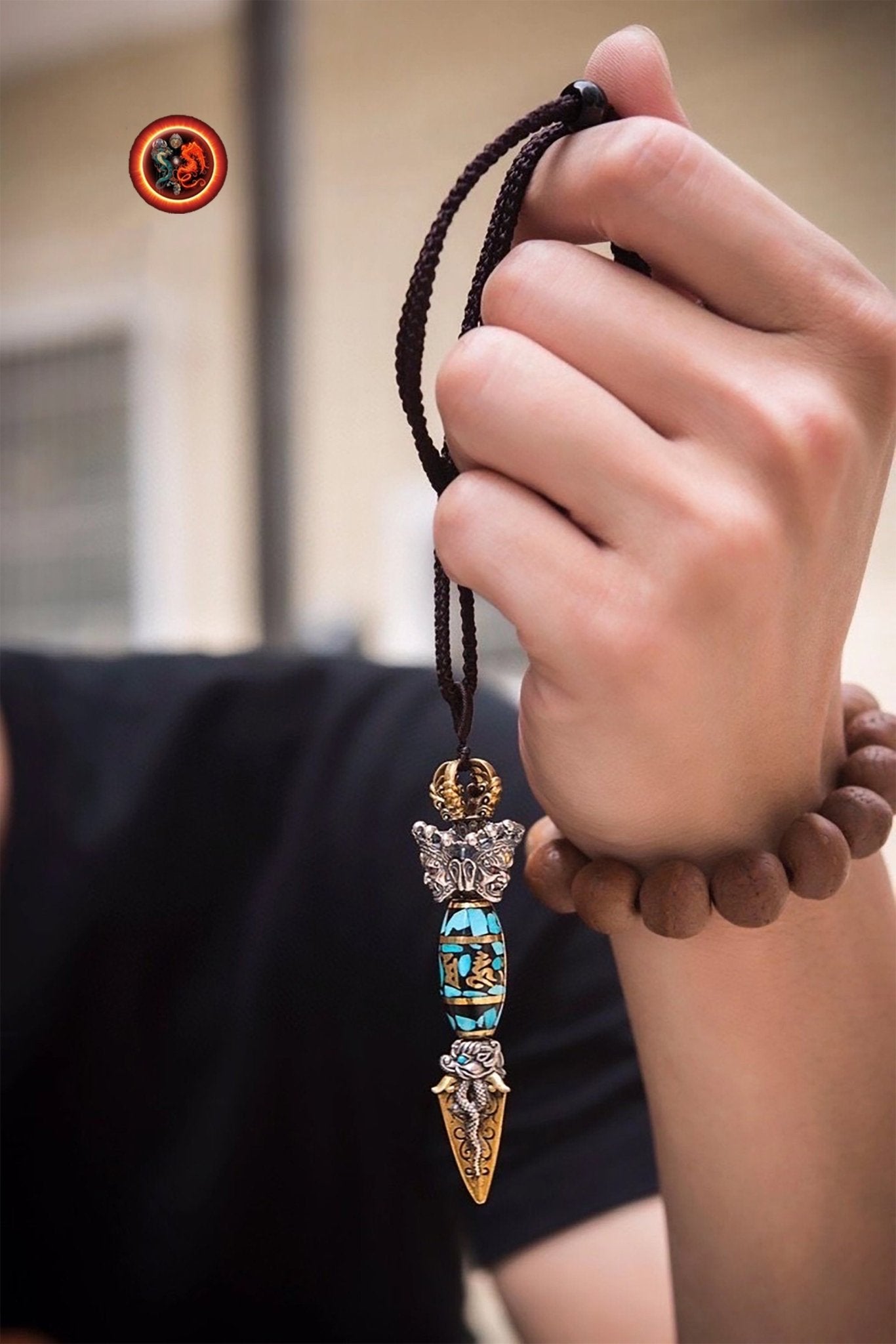 Pendentif dague Phurba bouddhisme vajrayana. DZI tournant au choix Mantra de la compassion "om mani padme hum" ou DZI à 9 yeux - obsidian dragon