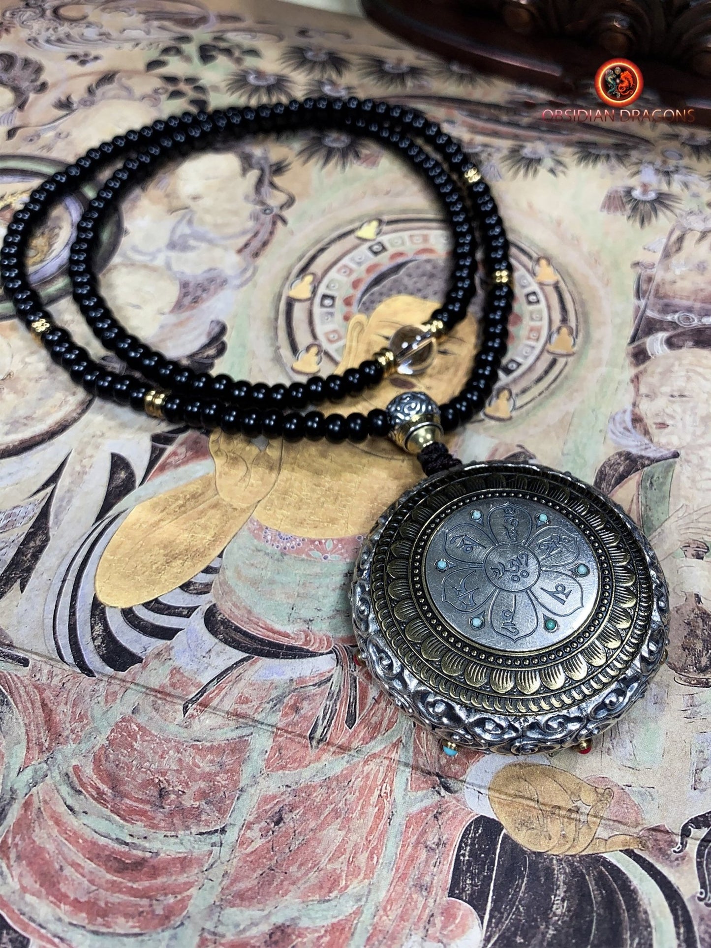 Pendentif bouddha. Bodhisattva Chenrezig/ Guan Yin sous sa forme à milles brasAmulette de protection du bouddhisme vajrayana esoterique tibétain. - obsidian dragon