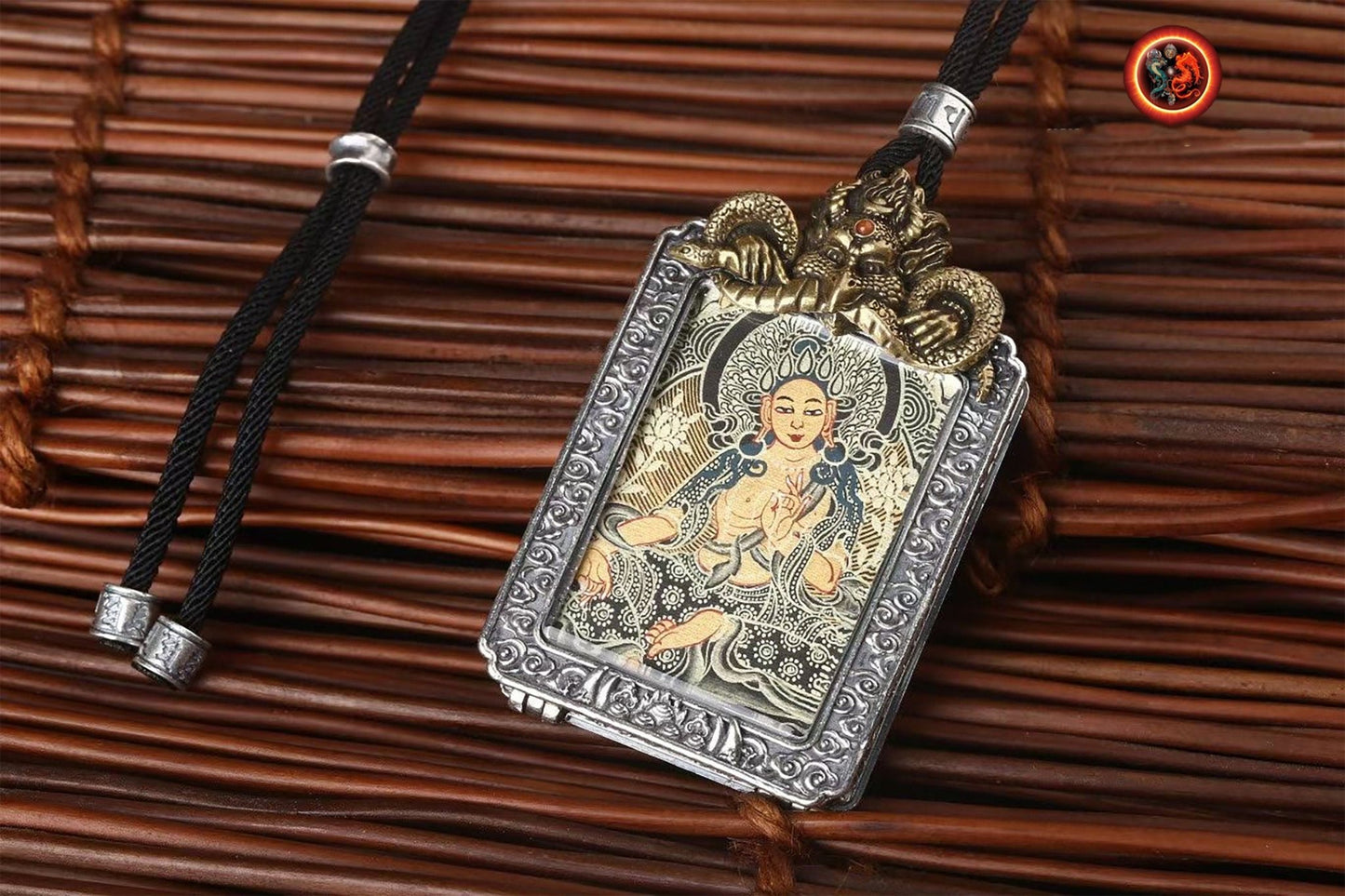 Pendentif bouddha, Amulette, reliquaire protection bouddhisme tibétain Tara verte argent 925, bronze. thangka peint à la main dorje tournant au verso. - obsidian dragon