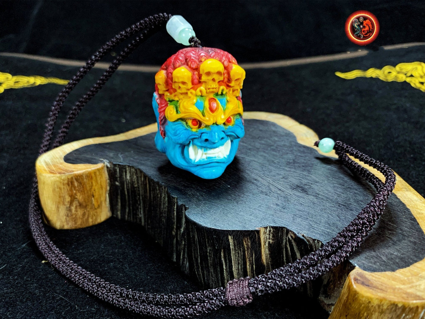 Pendentif bouddhiste esoterique Mahakala. Protection. Sculpté artisanalement en bois de cerf. Pièce rare. Monté sur cordon réglable. - obsidian dragon
