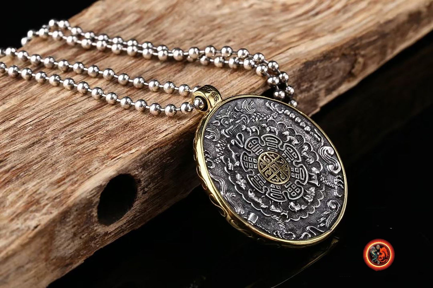 Amulette bouddhiste, protection tibétaine traditionnelle.