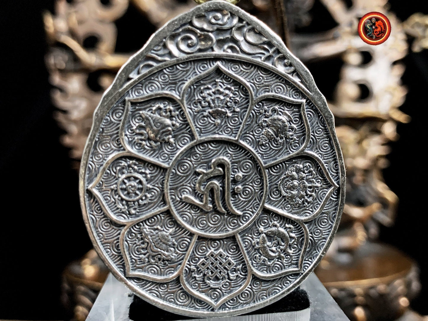 Pendentif, reliquaire, protection bouddhiste tibétaine. ouvrant, trigrammes bagua tournant. Argent 925. Roue du dharma - obsidian dragon