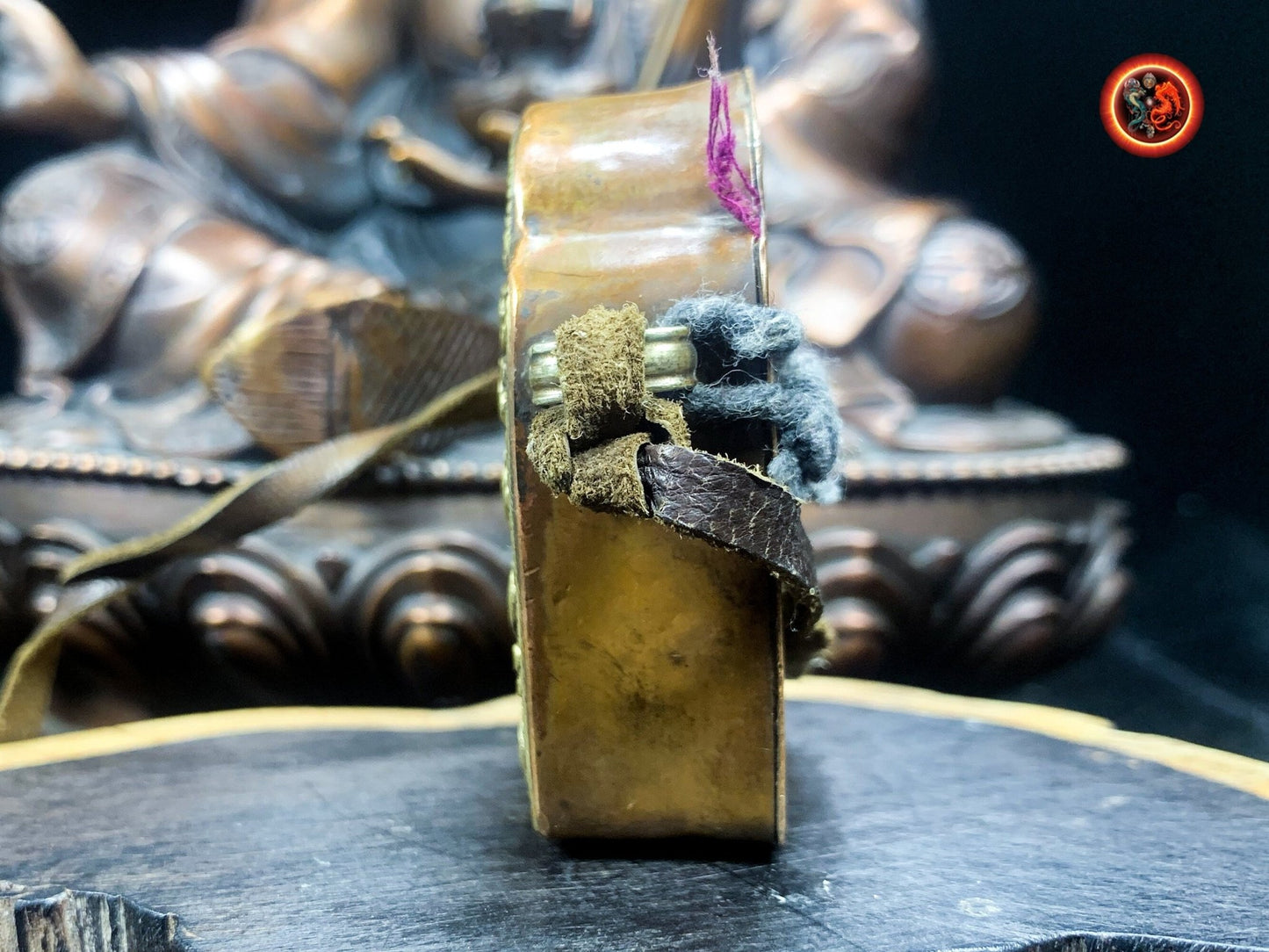 Pendentif bouddha, Ghau, Gau, ancien tibétain. Chenrezi, autel portatif de protection, Boîte de prière, Autel bouddhiste, Mantra de la compassion. - obsidian dragon