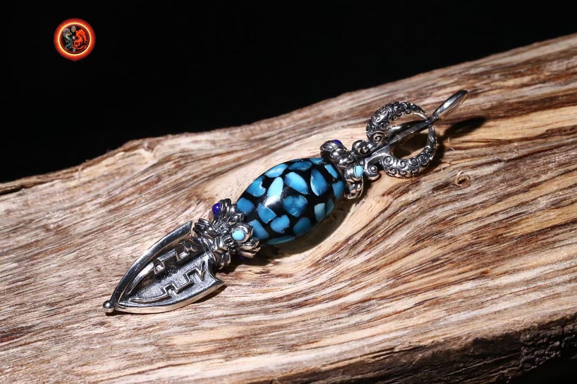 pendentif phurba bouddhiste. Bouddha. bouddhisme tibetain vajrayana. Dague pour vaincre les demons. argent, turquoise - obsidian dragon