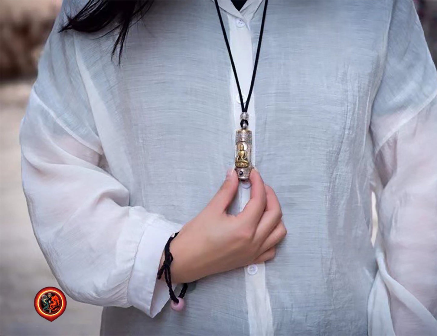 Pendentif Bouddha, amulette de protection bouddhiste, bouddha medecine. amulette tournante, sutra du coeur à l'intérieur. - obsidian dragon