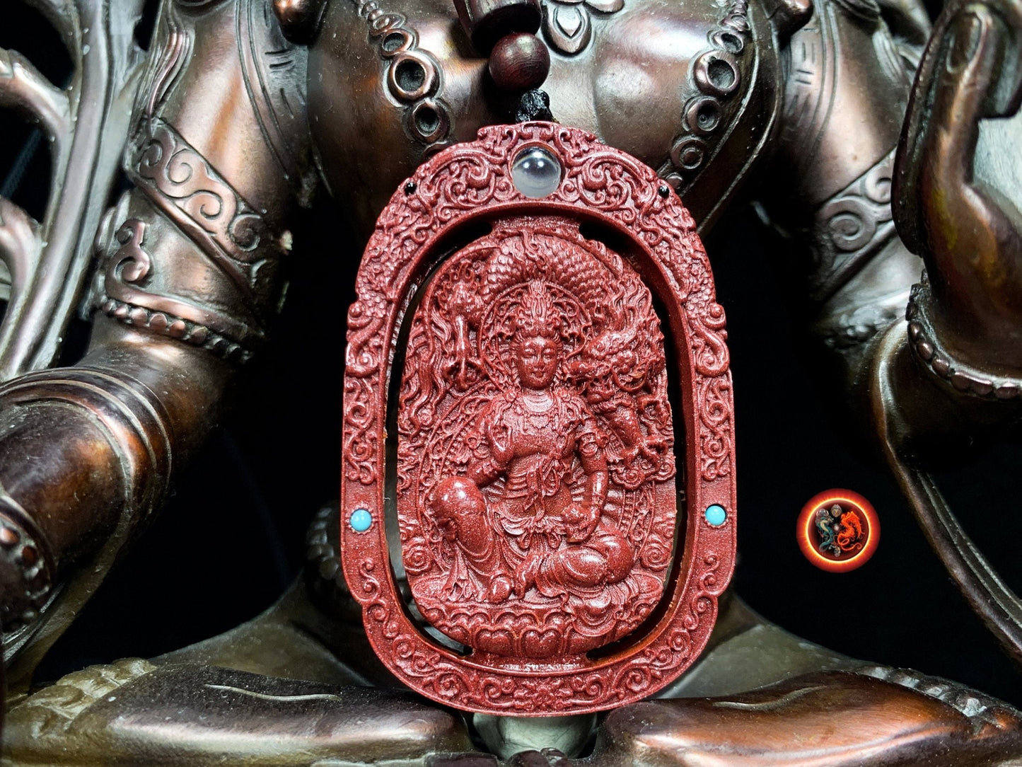 Pendentif, amulette bouddhiste tibétaine, bouddha. Samantabhadra. Cinabre. sutra du coeur en nanoscript. Protection bouddhiste. Avec cordon - obsidian dragon