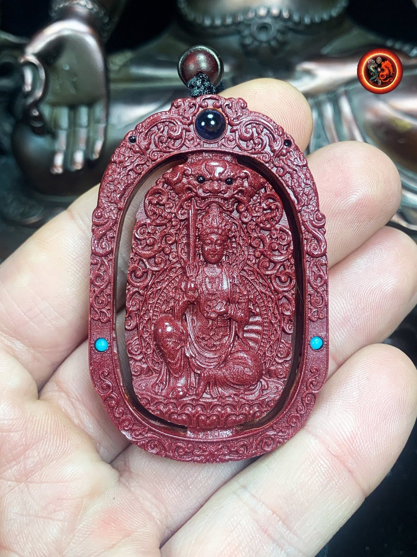 Pendentif, amulette bouddhiste tibétaine, bouddha. Manjushri. Cinabre. sutra du coeur en nanoscript. Protection bouddhiste. Avec cordon - obsidian dragon
