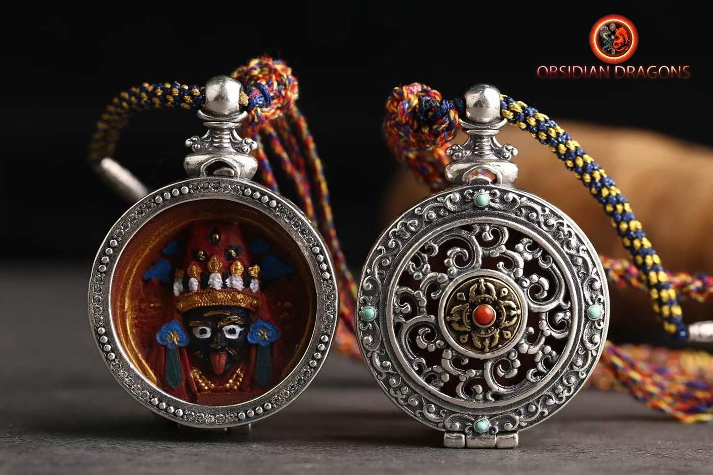 Pendentif bouddha tibétain, amulette tibétaine, tsa tsa en argile authentique dans son reliquaire en argent 925. Déesse de la richesse Zakiram. - obsidian dragon