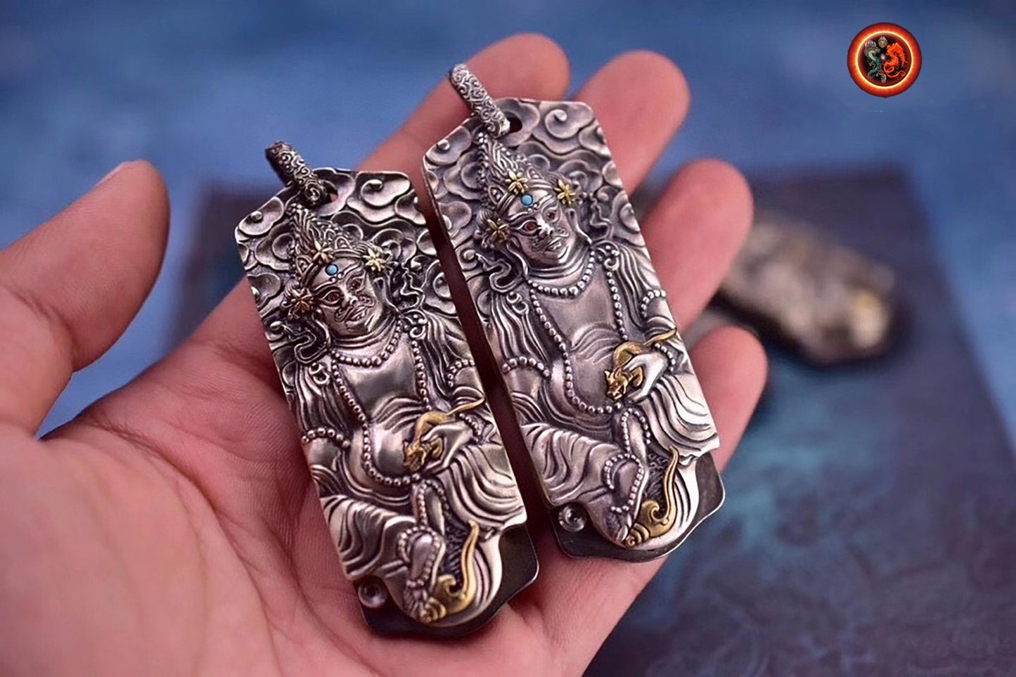 amulette, pendentif, protection bouddhiste tibetaine. Couteau. Jambhala. Argent 925, lame en acier inoxydable. Turquoise, agate nan hong. - obsidian dragon