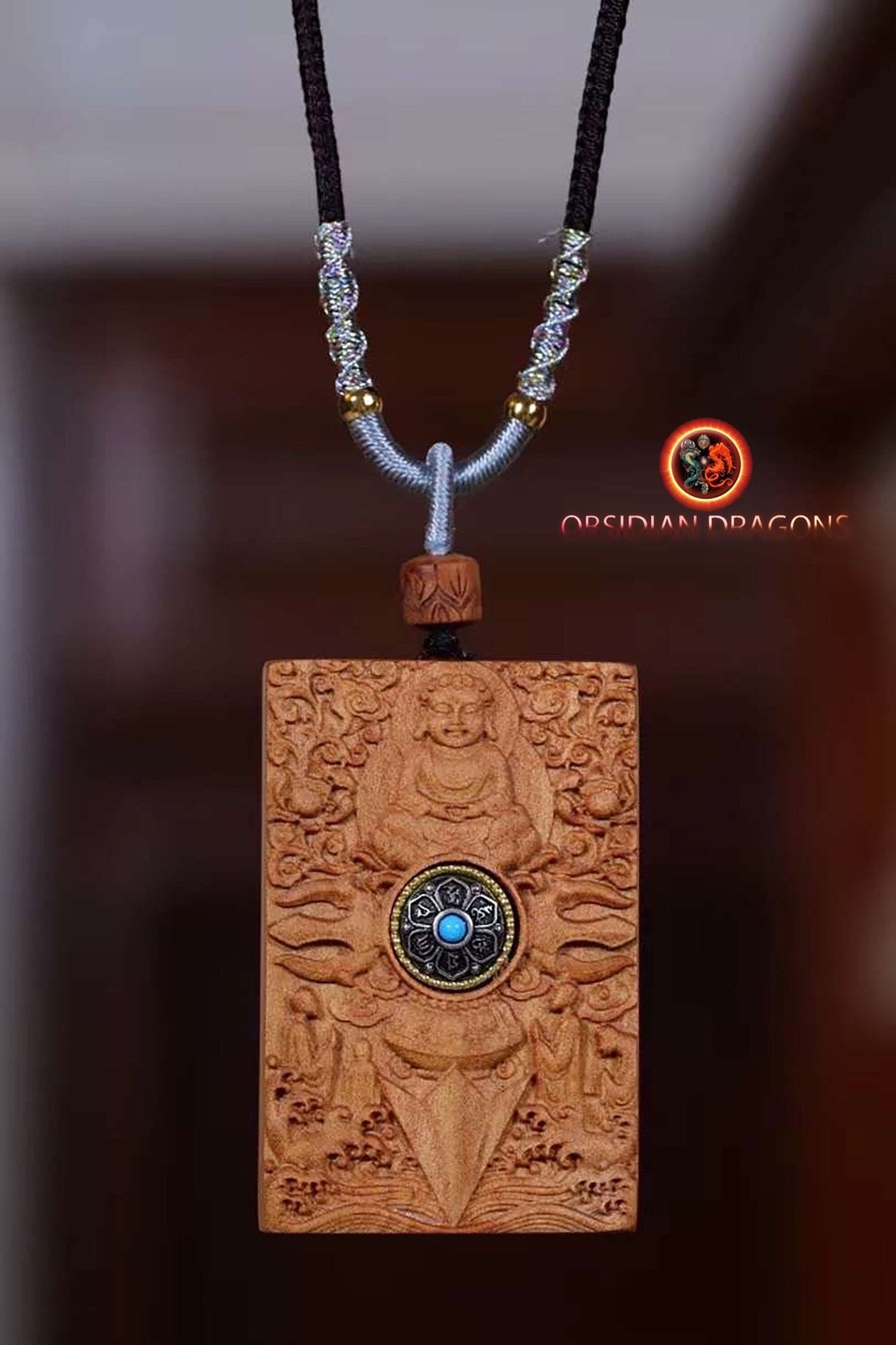 pendentif bouddha, bouddhiste tibetain en santal exceptionnel dit "Laoshan" originaire de Mysore en Inde. Déité de la richesse Jambhala - obsidian dragon