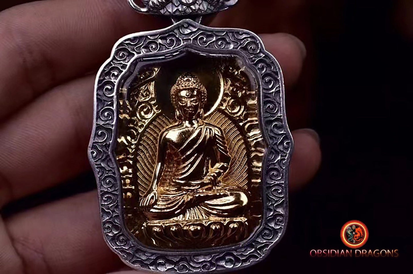 Pendentif bouddha Sakyamuni, amulette de protection du bouddhisme vajrayana esoterique tibétain. représentation de Garuda sur la beliere. - obsidian dragon