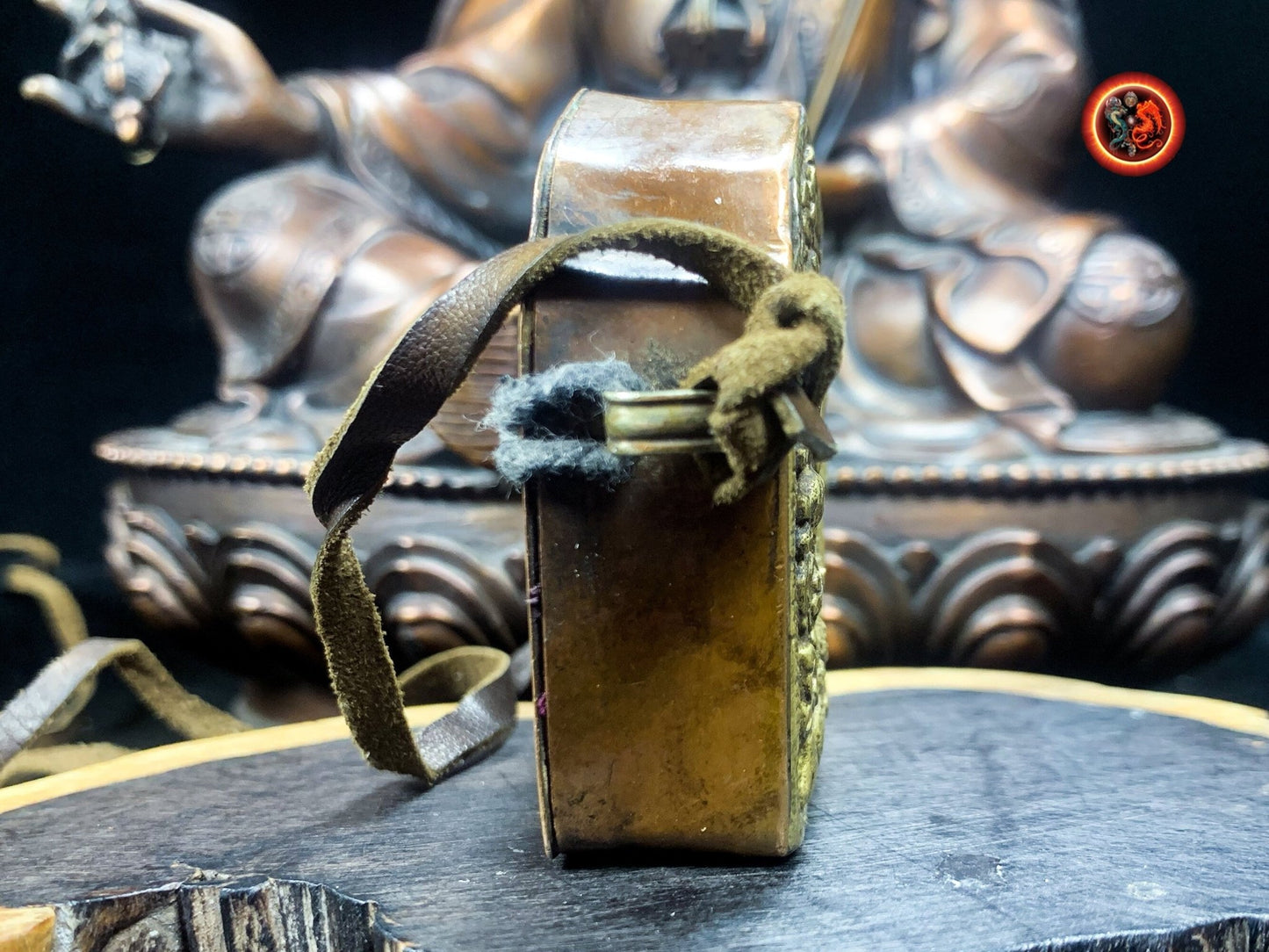 Pendentif bouddha, Ghau, Gau, ancien tibétain. Chenrezi, autel portatif de protection, Boîte de prière, Autel bouddhiste, Mantra de la compassion. - obsidian dragon