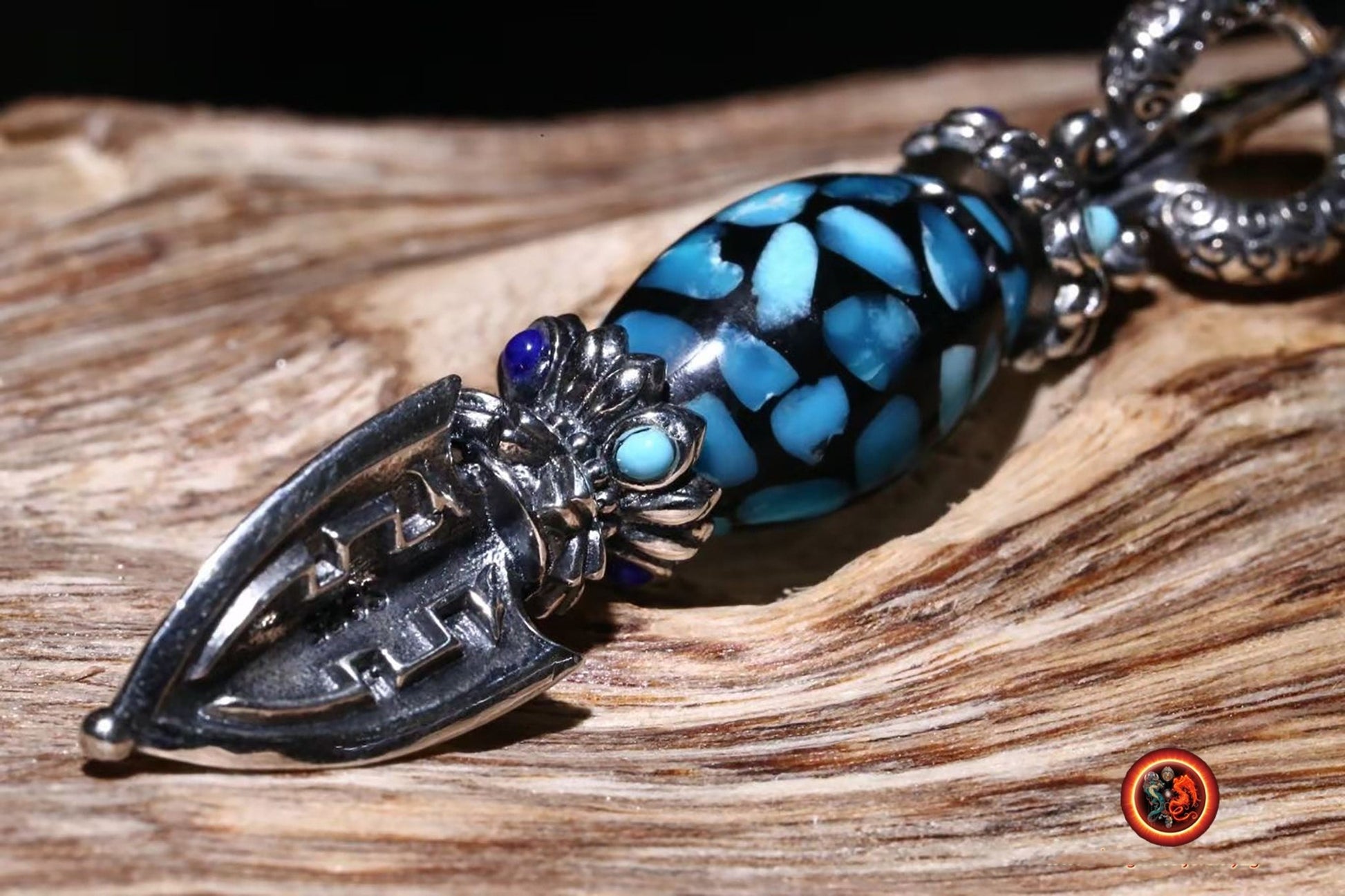 pendentif phurba bouddhiste. Bouddha. bouddhisme tibetain vajrayana. Dague pour vaincre les demons. argent, turquoise - obsidian dragon