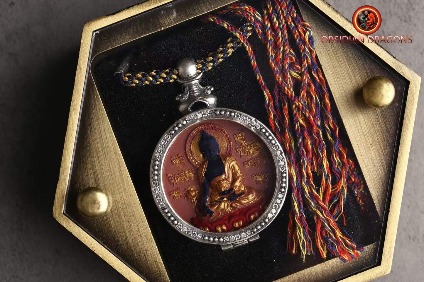 Pendentif bouddha tibétain, amulette tibétaine, tsa tsa en argile authentique dans son reliquaire en argent 925. bouddha medecine Sangyé Menla - obsidian dragon