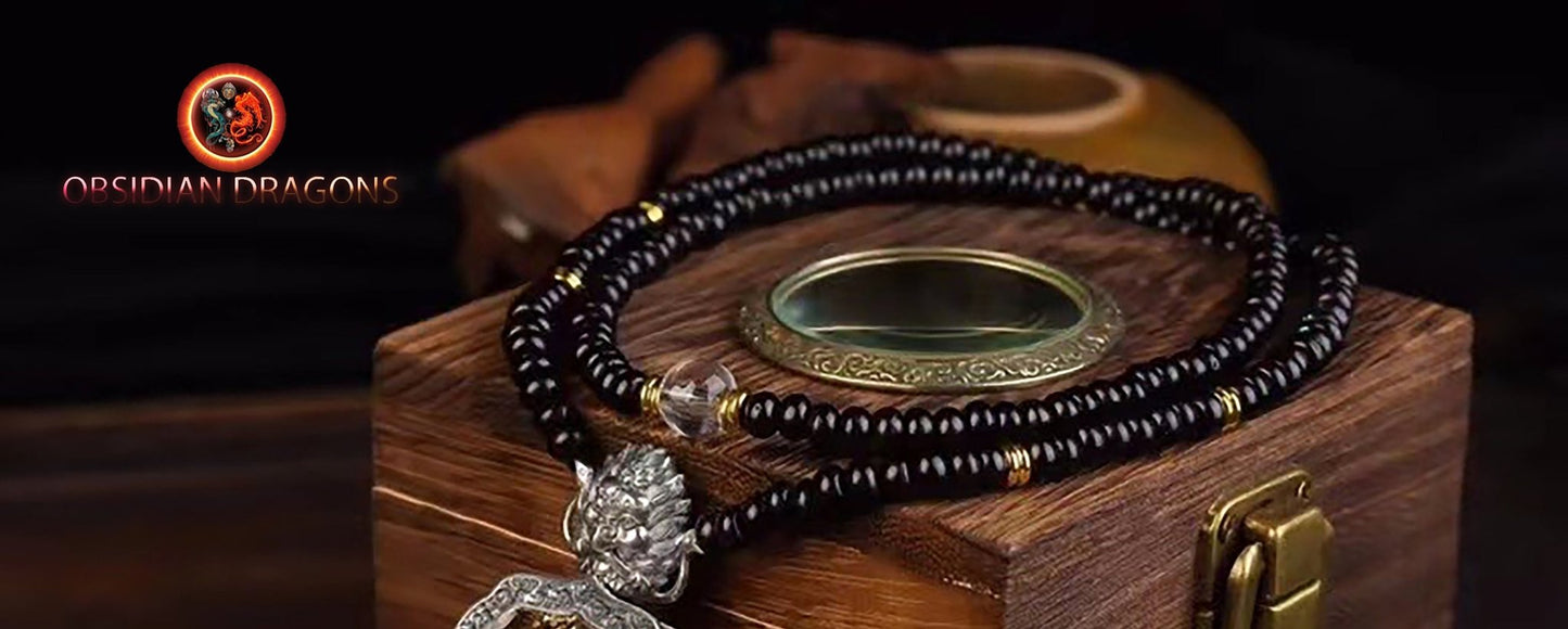 Pendentif bouddha Chenrezig/ Guan Yin, amulette de protection du bouddhisme vajrayana esoterique tibétain. représentation de Garuda sur la beliere. - obsidian dragon