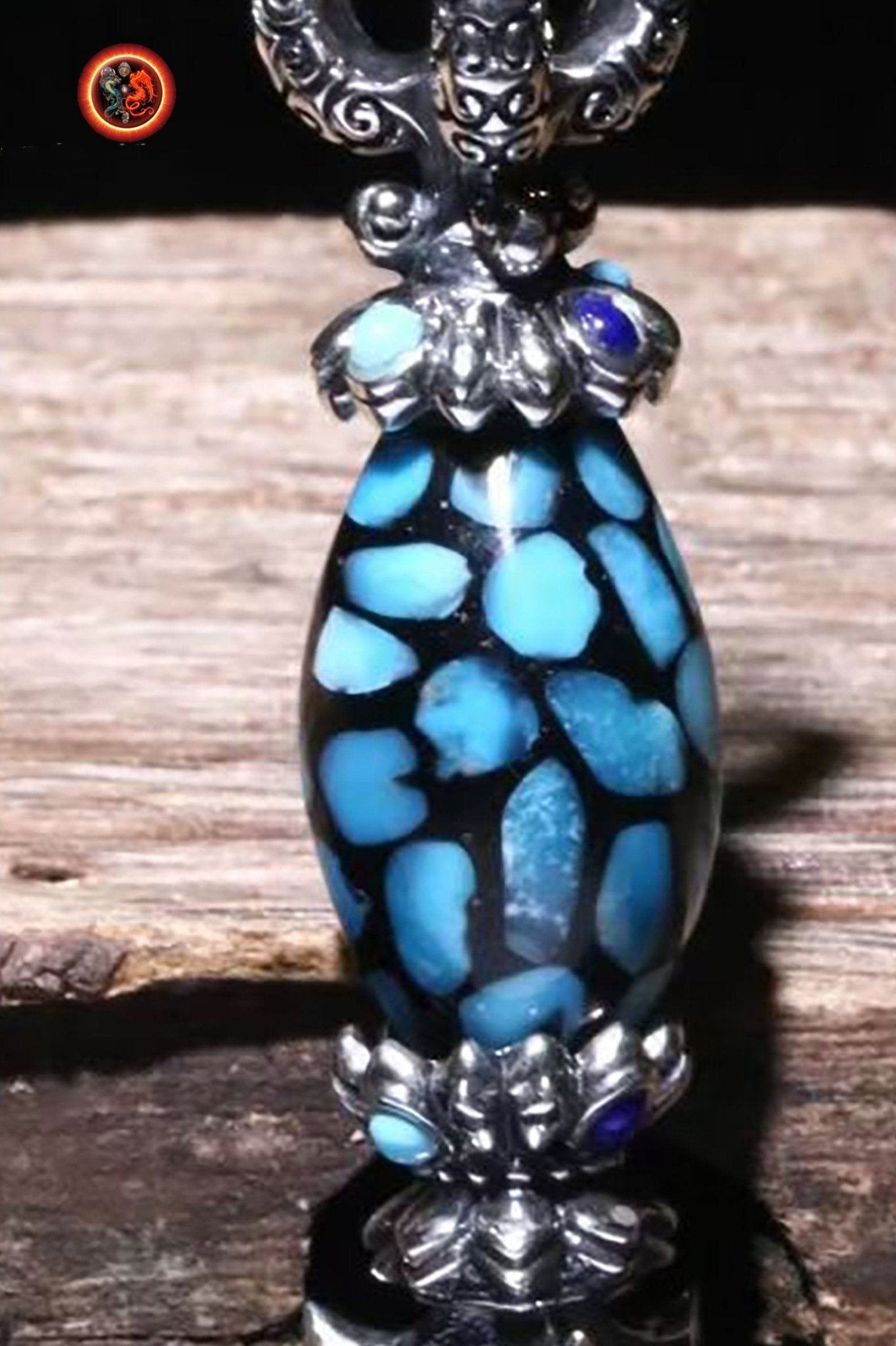 pendentif phurba bouddhiste. Bouddha. bouddhisme tibetain vajrayana. Dague pour vaincre les demons. argent, turquoise - obsidian dragon