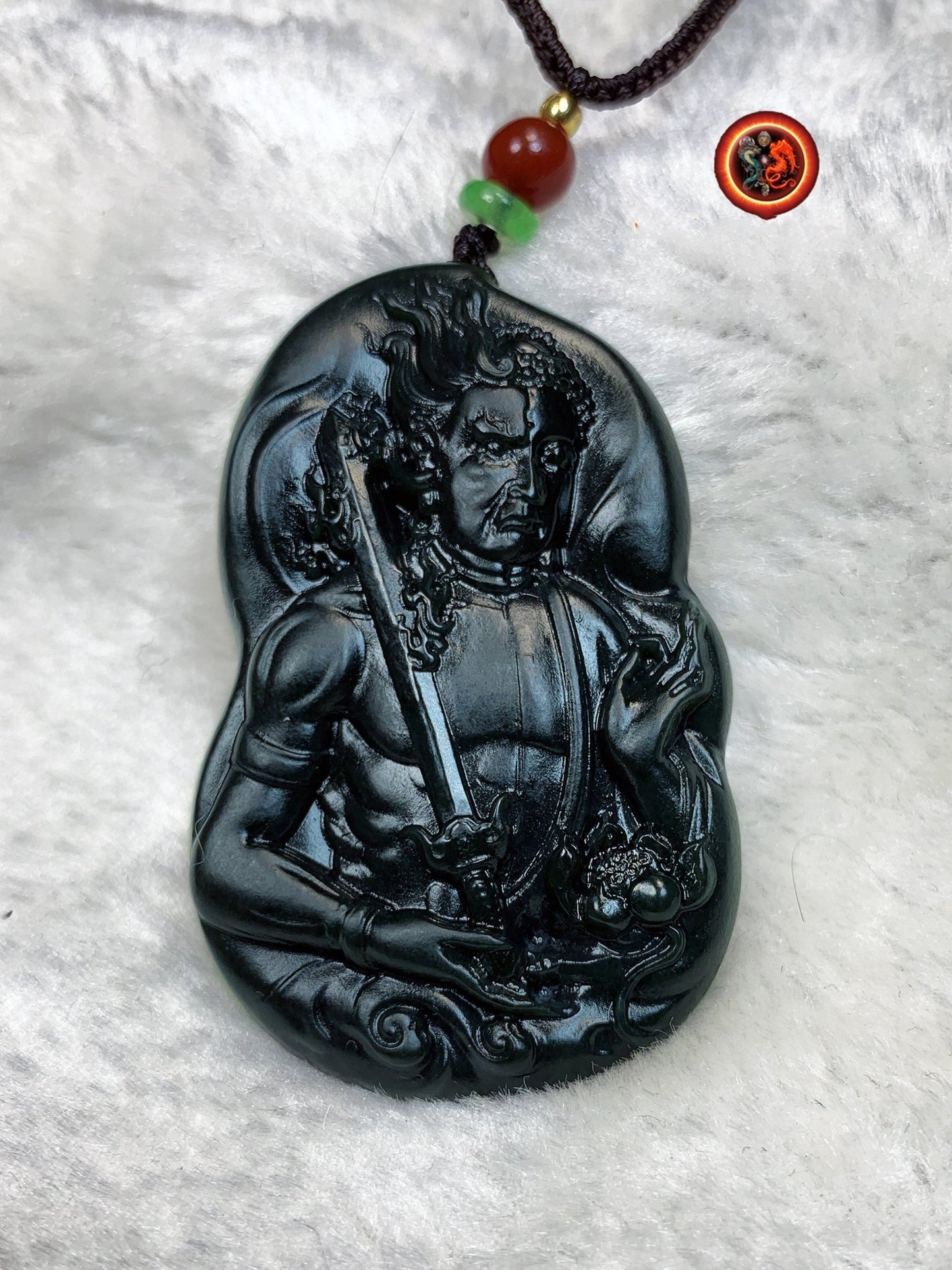 Pendentif bouddha en jade.Bouddha Acala- Bouddha Sakyamuni. Jade naturel expertisé. Entièrement réalisé artisanalement, pièce unique. - obsidian dragon