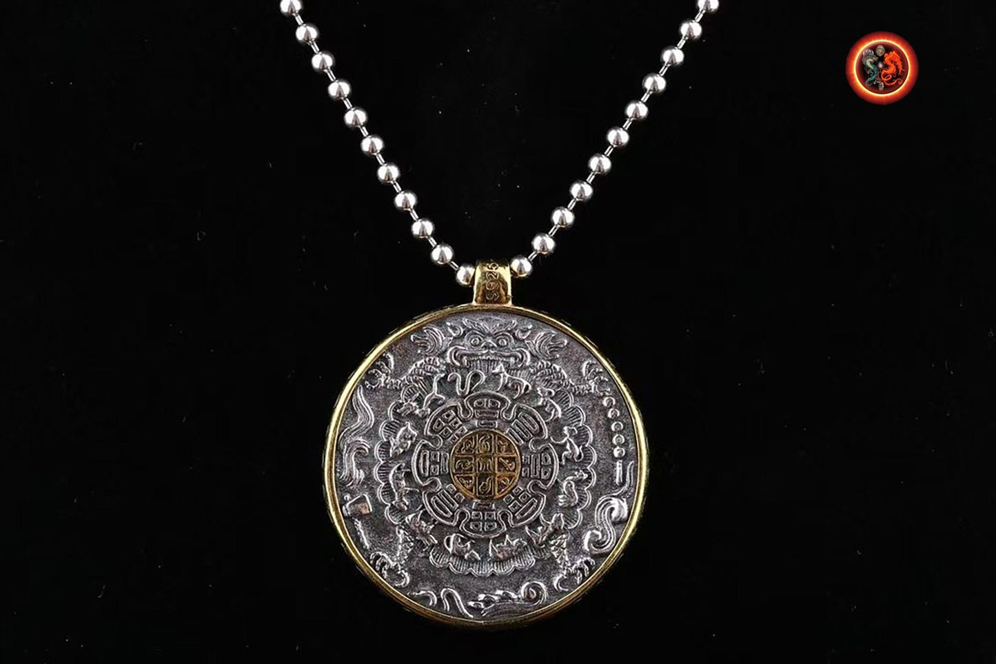 Amulette bouddhiste, protection tibétaine traditionnelle.