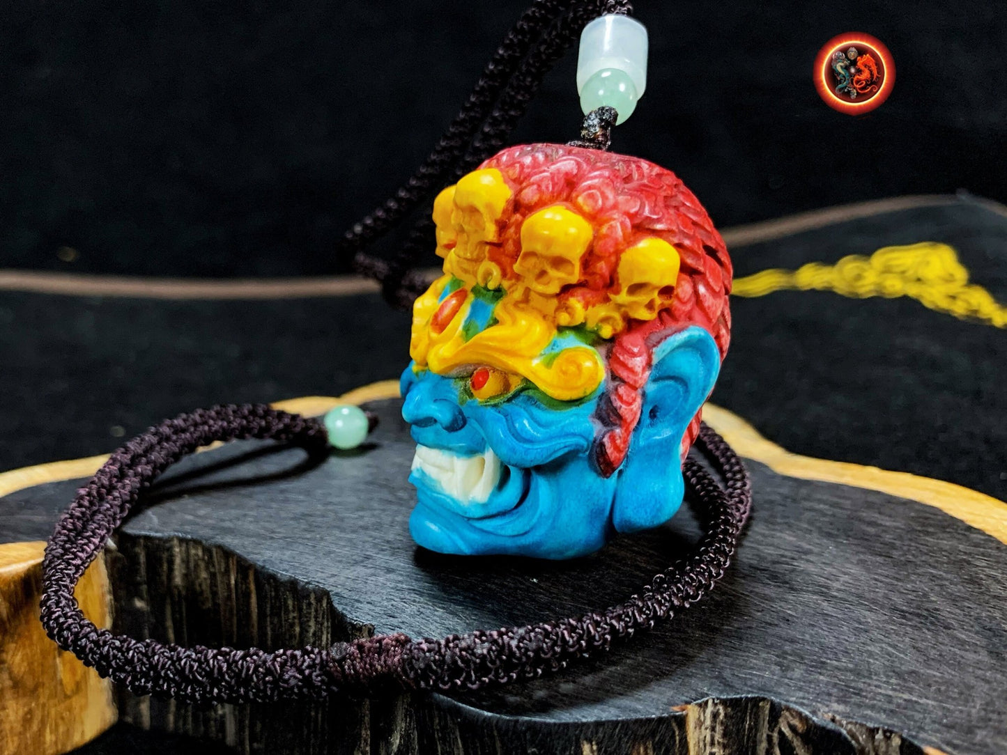 Pendentif bouddhiste esoterique Mahakala. Protection. Sculpté artisanalement en bois de cerf. Pièce rare. Monté sur cordon réglable. - obsidian dragon
