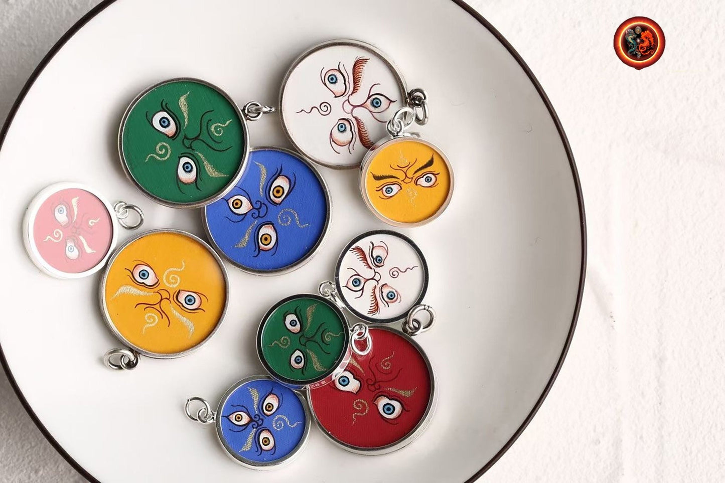 pendentifs bouddha, tangka de protection bouddhiste tibétain. Yeux de bouddha paix et bonne chance tangka artisanal par maitre spécialisé. - obsidian dragon