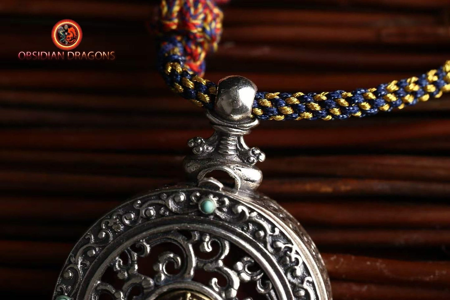 Pendentif bouddha tibétain, amulette tibétaine, tsa tsa en argile authentique dans son reliquaire en argent 925. Déesse de la richesse Zakiram. - obsidian dragon