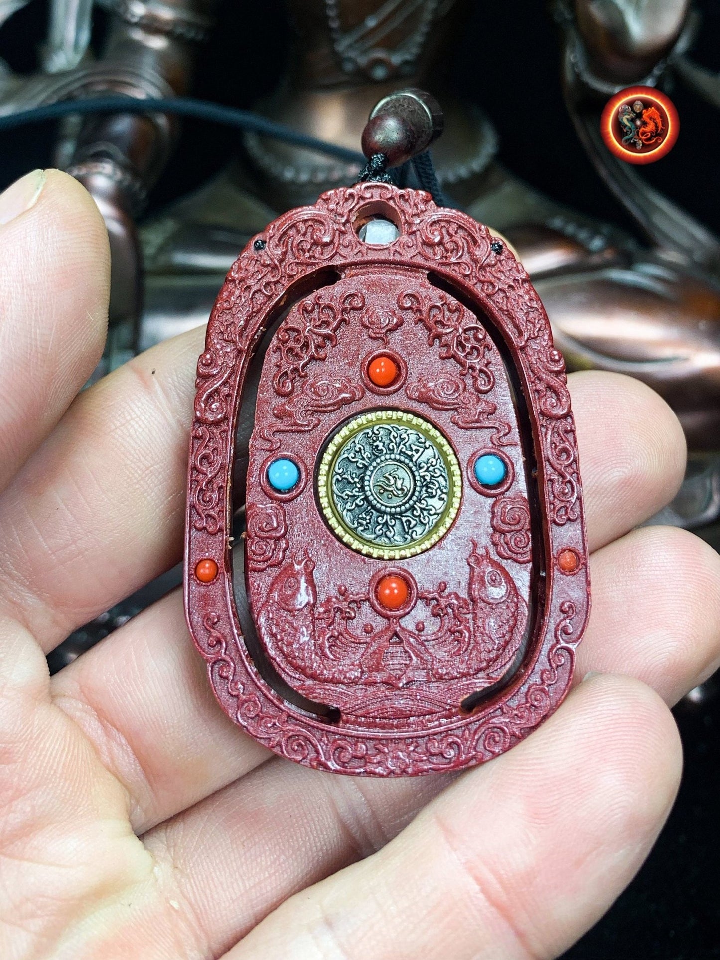 Pendentif, amulette bouddhiste tibétaine, bouddha. Akashagarbha. Cinabre. sutra du coeur en nanoscript. Protection bouddhiste. Avec cordon - obsidian dragon