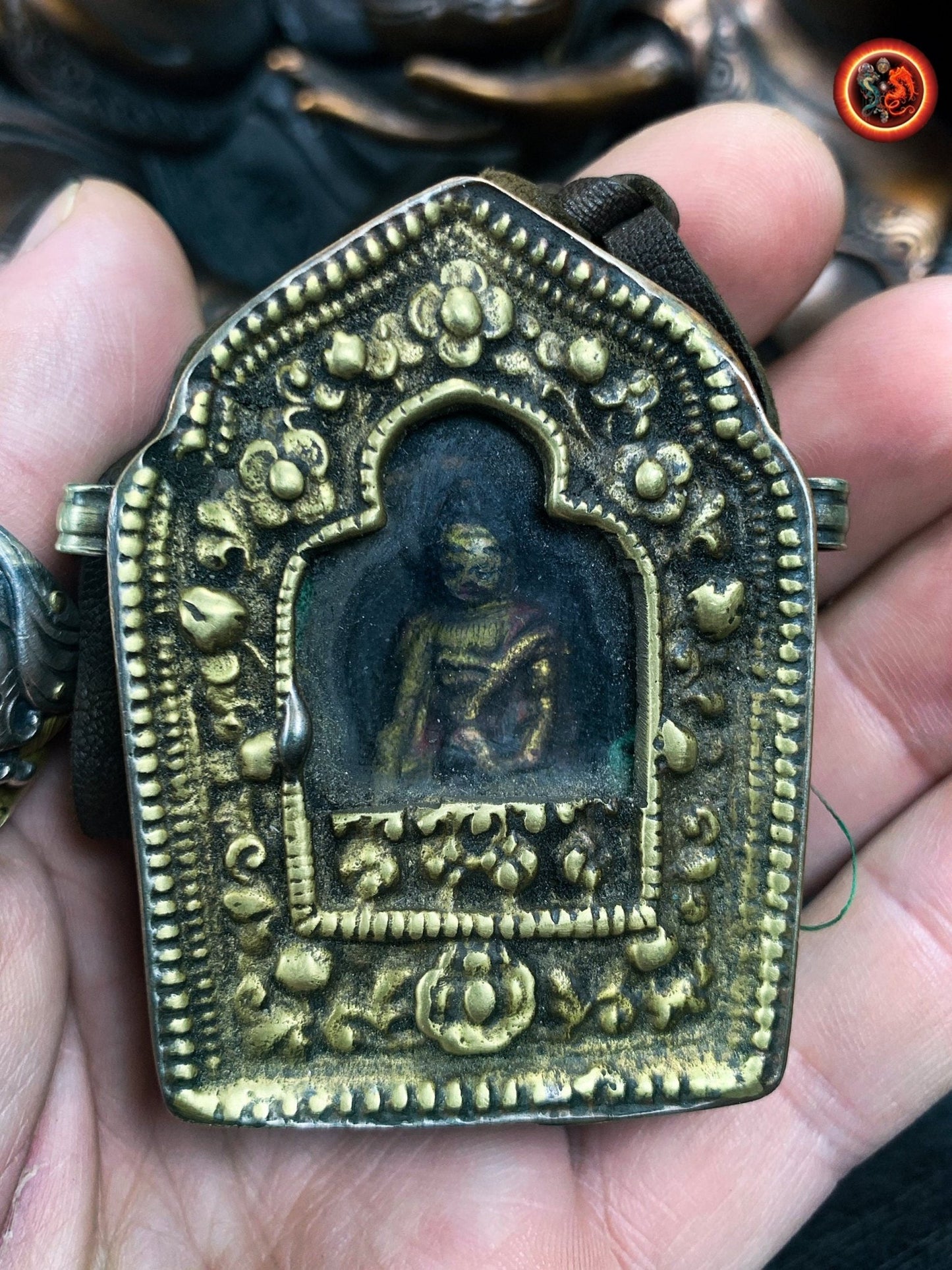 Pendentif bouddha, Ghau, Gau, ancien tibétain. Bouddha médecine, autel portatif de protection, Boîte de prière, Autel bouddhiste, Mantras. - obsidian dragon
