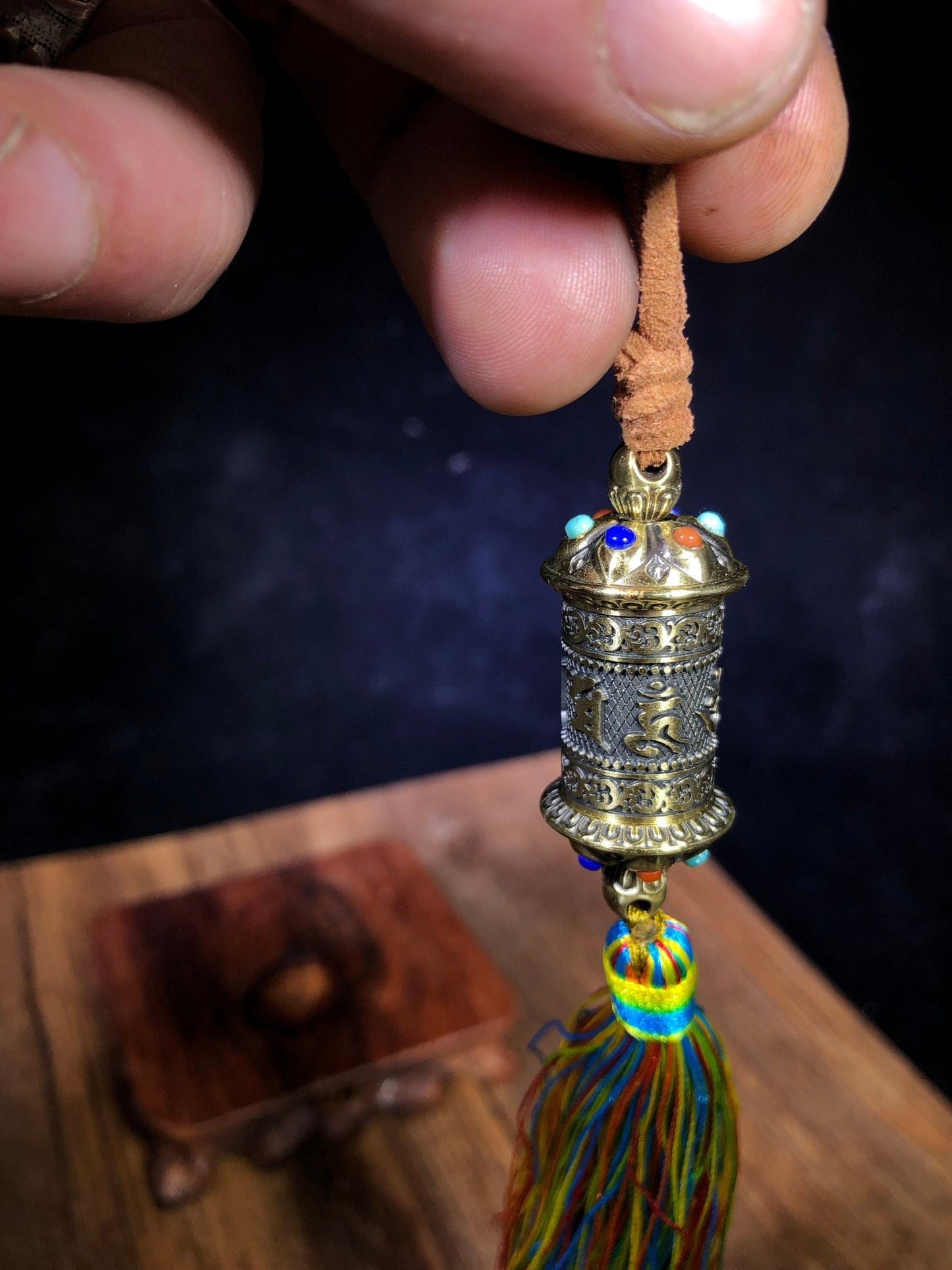 Gau, moulin à prière bouddhisme tibétain, rouleau du sutra du coeur à l'intérieur, mantra de la grande compassion "Om mani padme hum" cuivre - obsidian dragon
