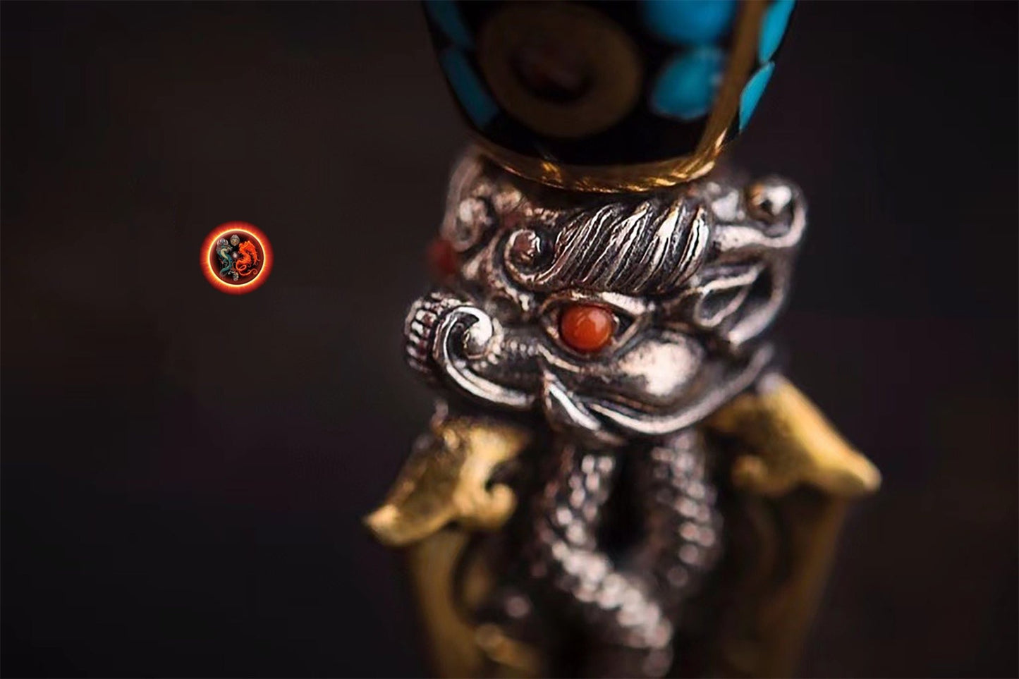 Pendentif dague Phurba bouddhisme vajrayana. DZI tournant au choix Mantra de la compassion "om mani padme hum" ou DZI à 9 yeux - obsidian dragon
