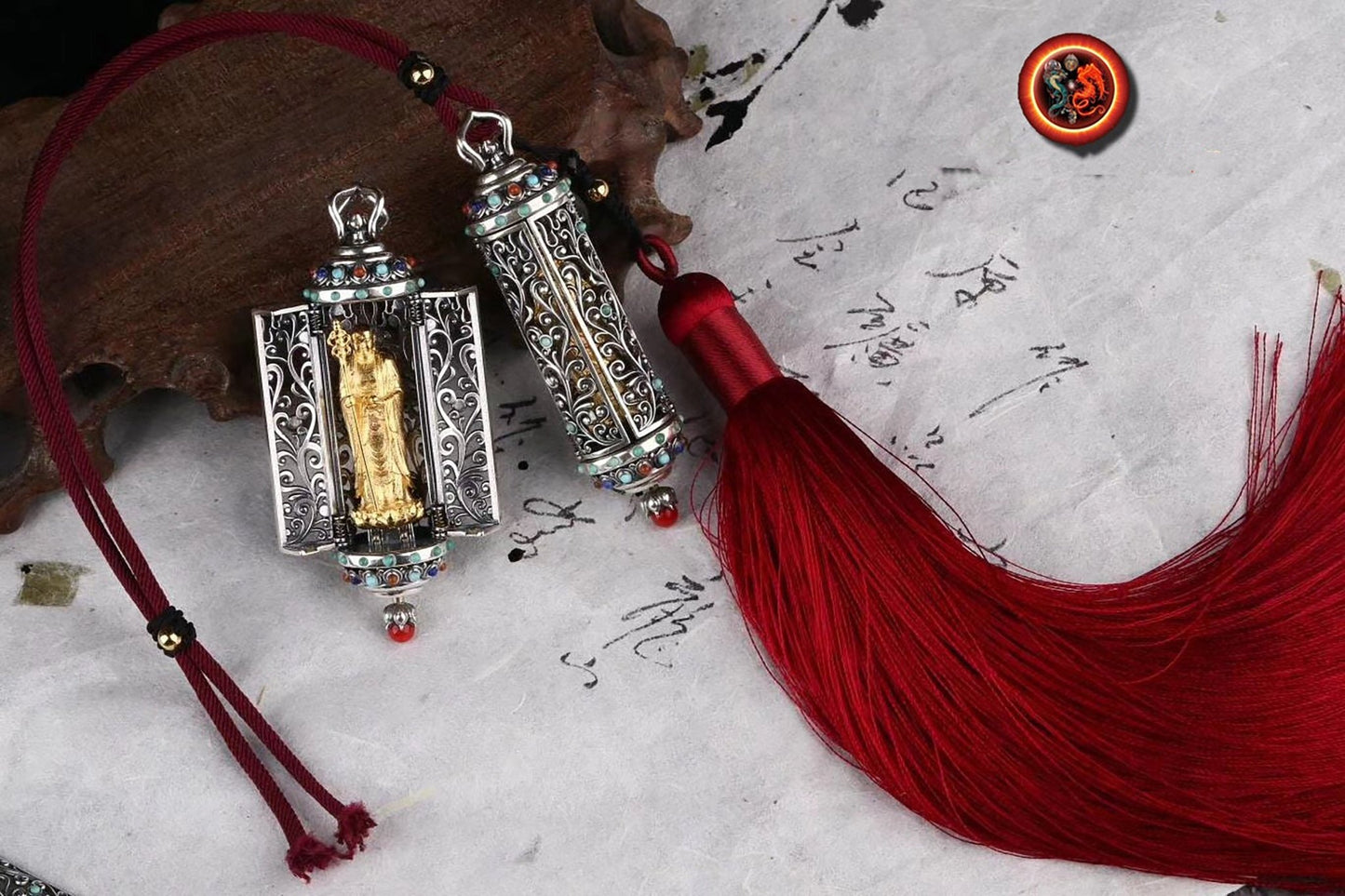 Pendentif autel bouddhiste portatif, Ghau. Dizang/ Jizo. Argent 925 plaqué or 24K. Turquoise d'Arizona, agate dite nan hong, - obsidian dragon