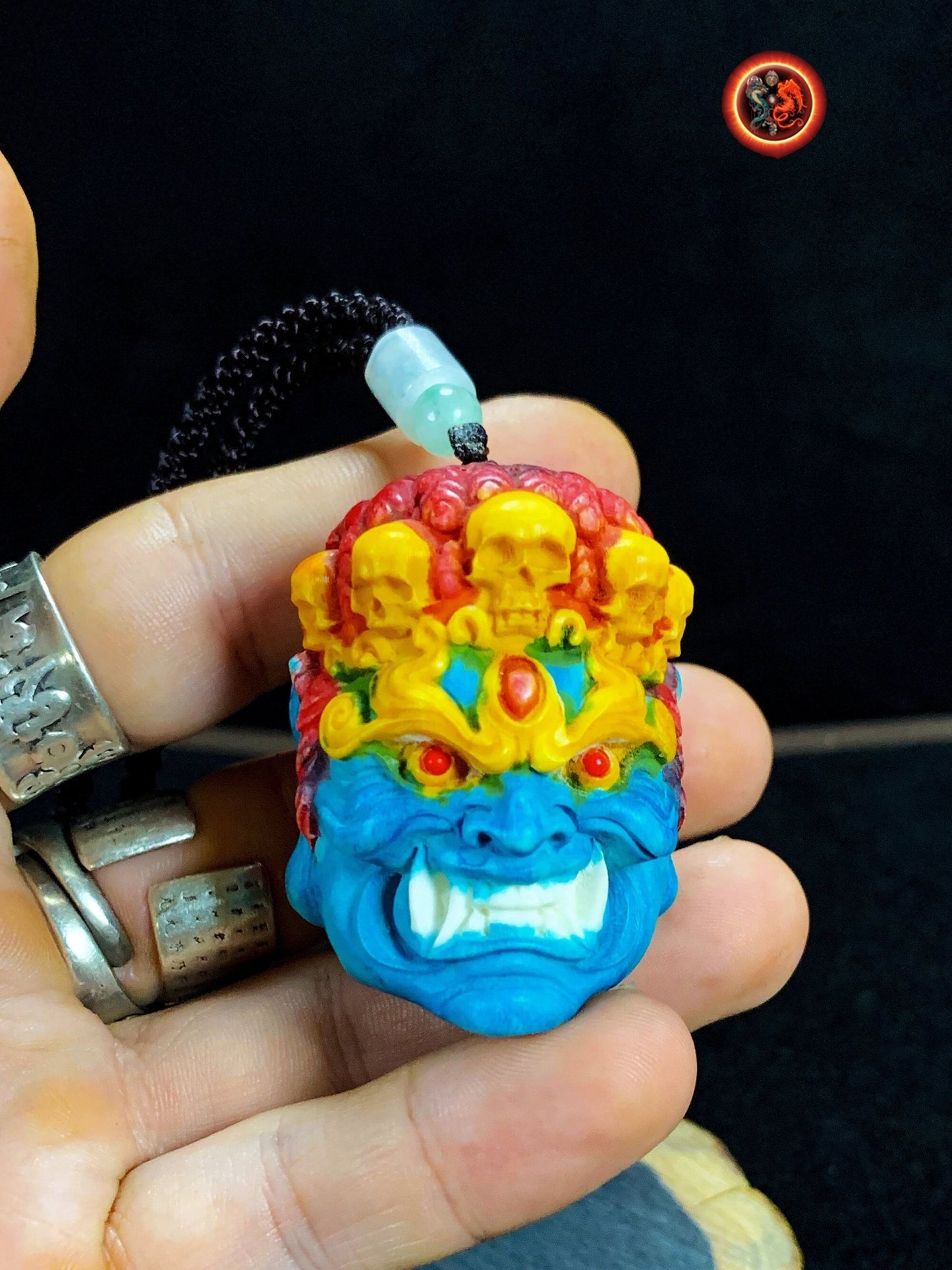 Pendentif bouddhiste esoterique Mahakala. Protection. Sculpté artisanalement en bois de cerf. Pièce rare. Monté sur cordon réglable. - obsidian dragon