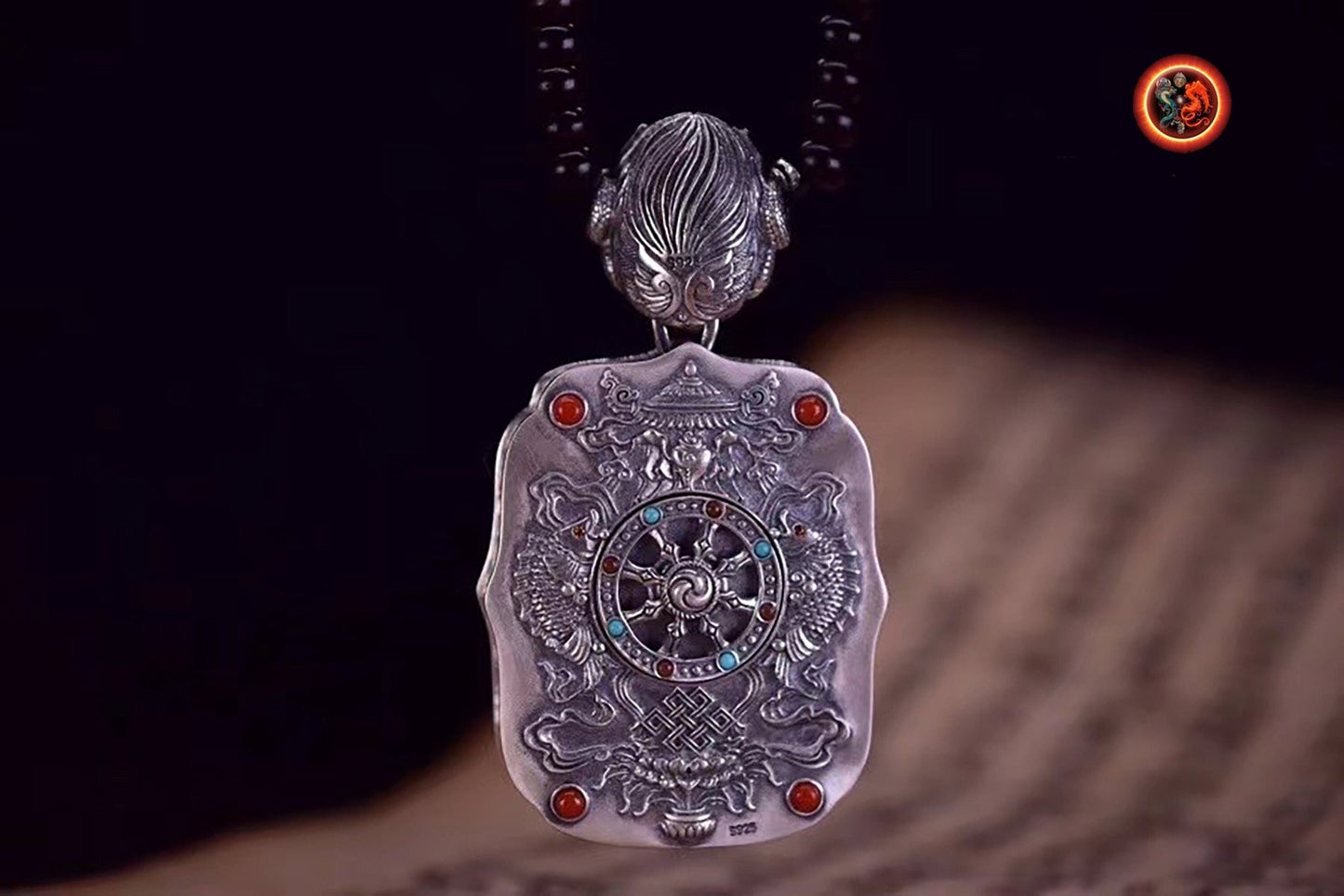 pendentif amulette de protection bouddhiste Bouddha Akashagarbha mala de prière et méditation 108 perles, argent 925 or 18K bélière Garuda - obsidian dragon