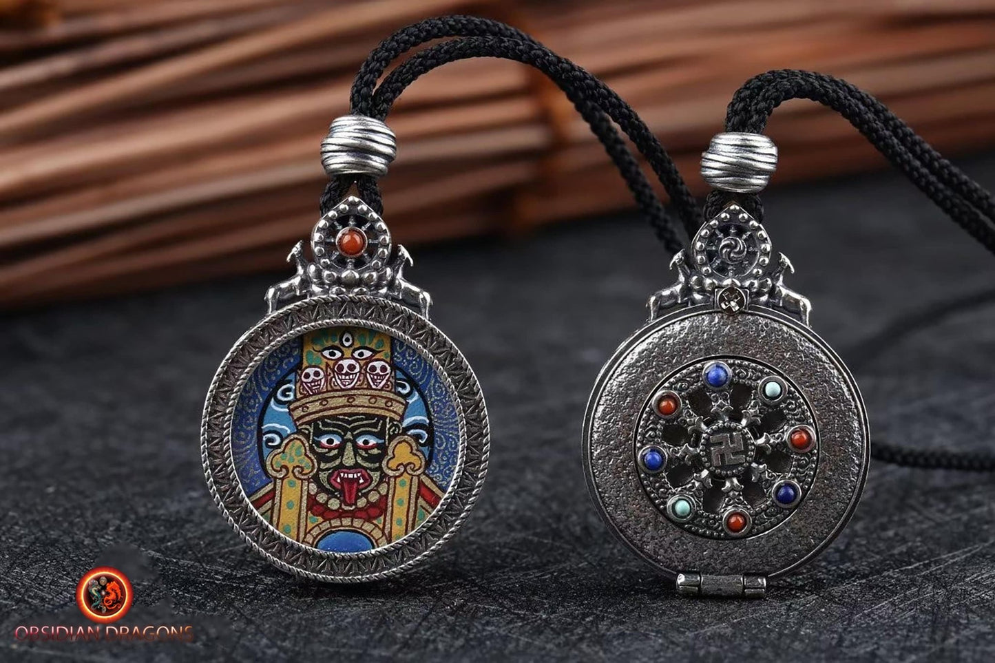 Pendentif Zakiram : Richesse tibétaine - Tangka traditionnel