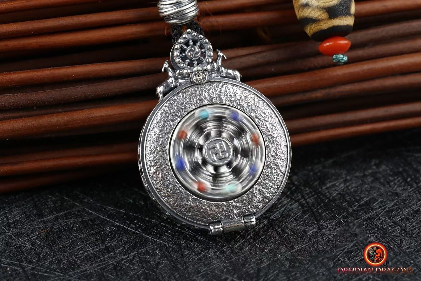 Pendentif Zakiram : Richesse tibétaine - Tangka traditionnel