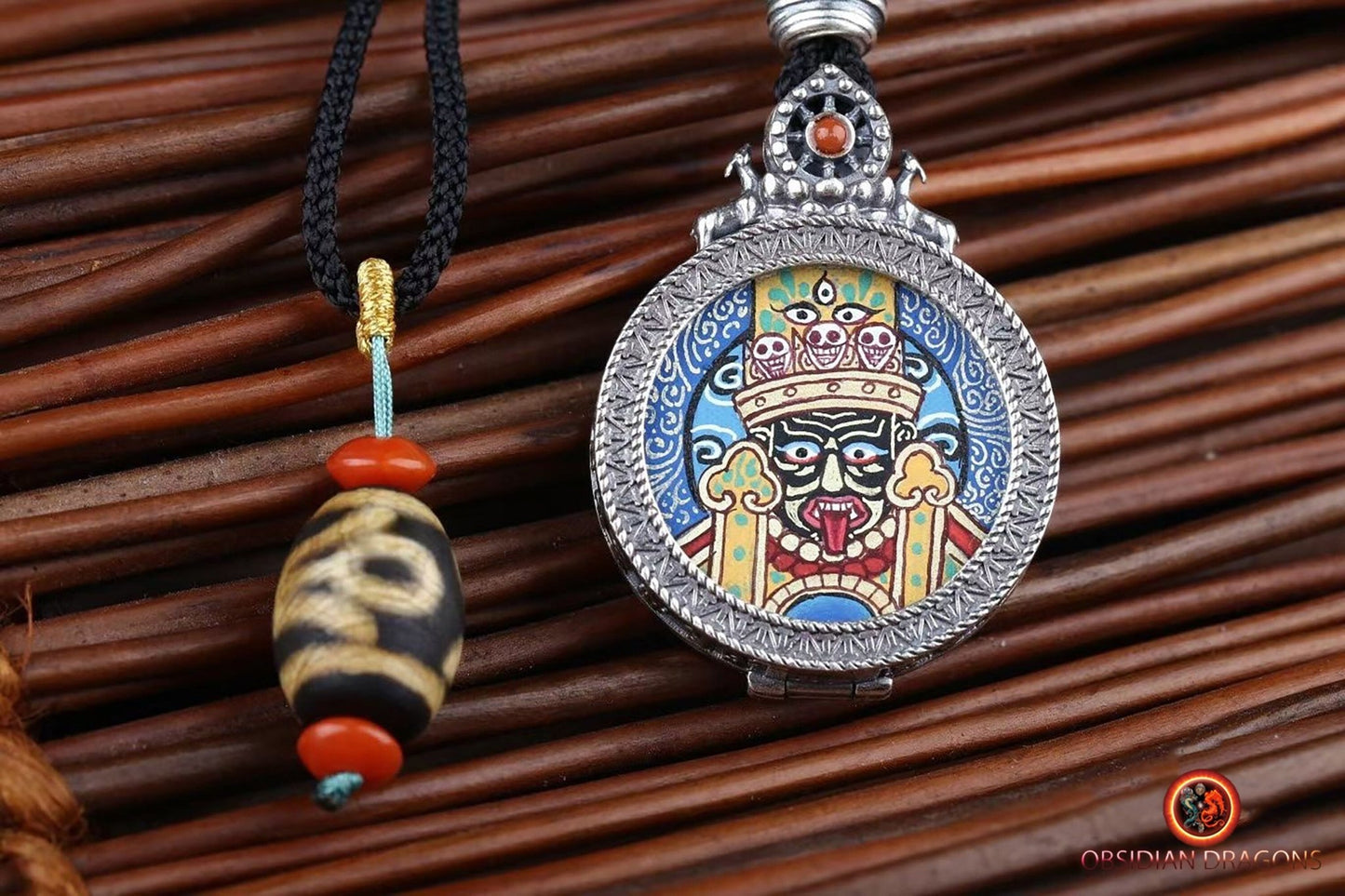 Pendentif Zakiram : Richesse tibétaine - Tangka traditionnel