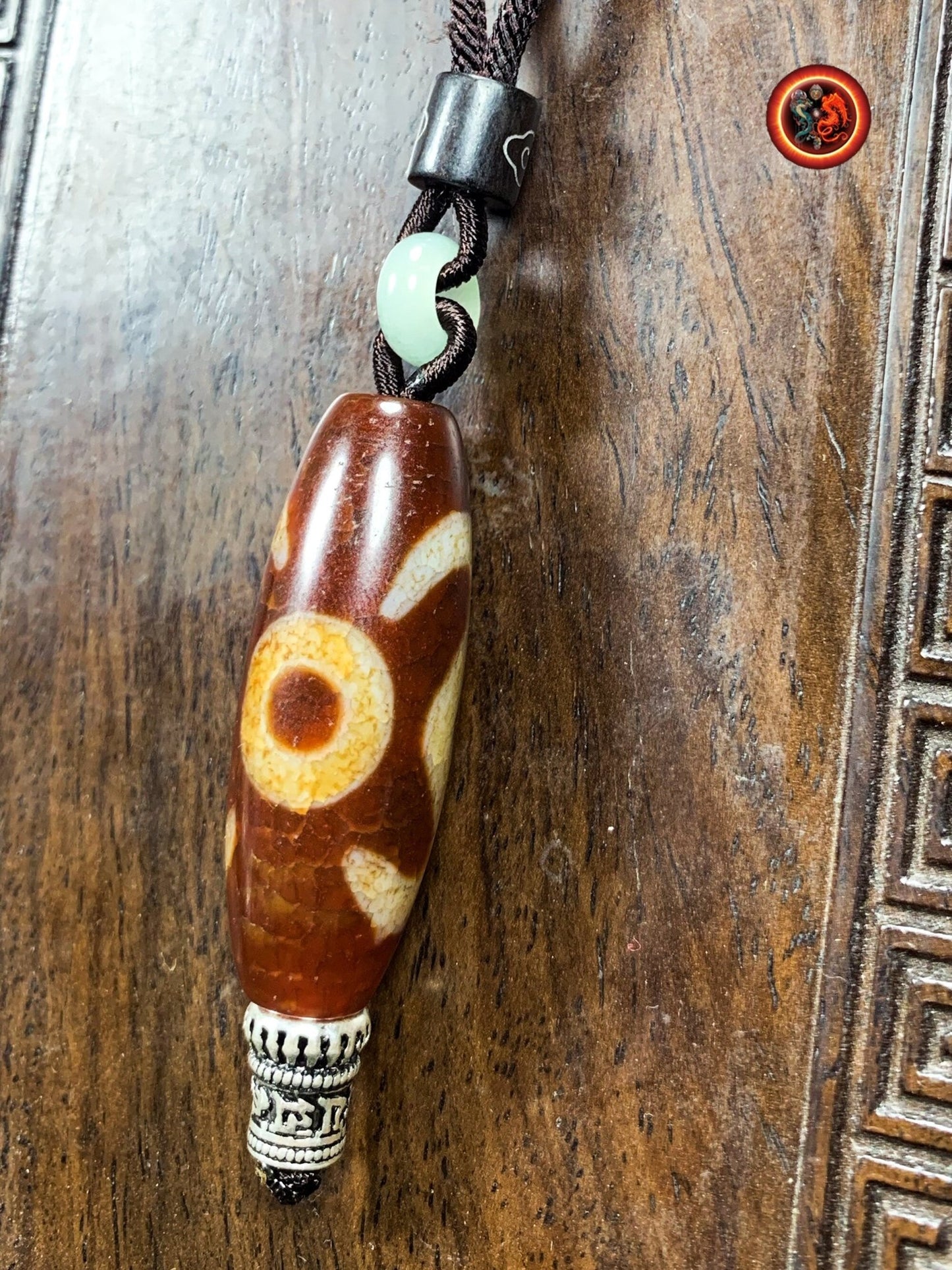 Authentique DZI, agate sacrée tibétaine à deux yeux "stabilité et équilibre". Cordon agrémenté de jade néphrite - obsidian dragon