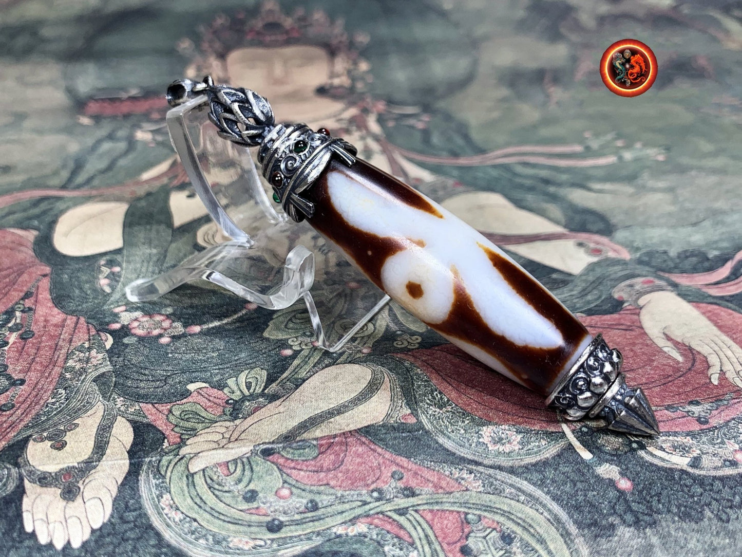 Pendentif DZI tibetain authentique. Protection tibétaine. DZI du grand homme enchâssé dans son reliquaire en argent 925. Fleur de lotus. - obsidian dragon