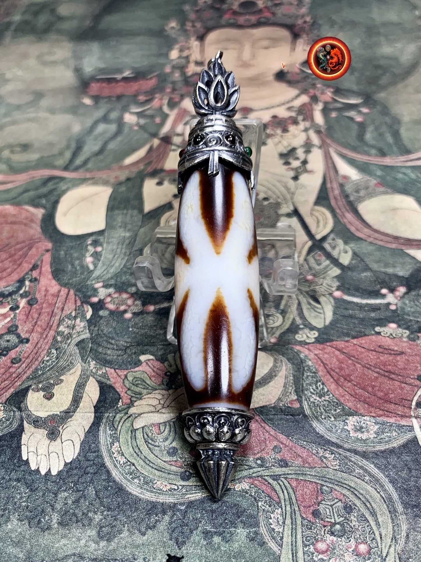 Pendentif DZI tibetain authentique. Protection tibétaine. DZI du grand homme enchâssé dans son reliquaire en argent 925. Fleur de lotus. - obsidian dragon