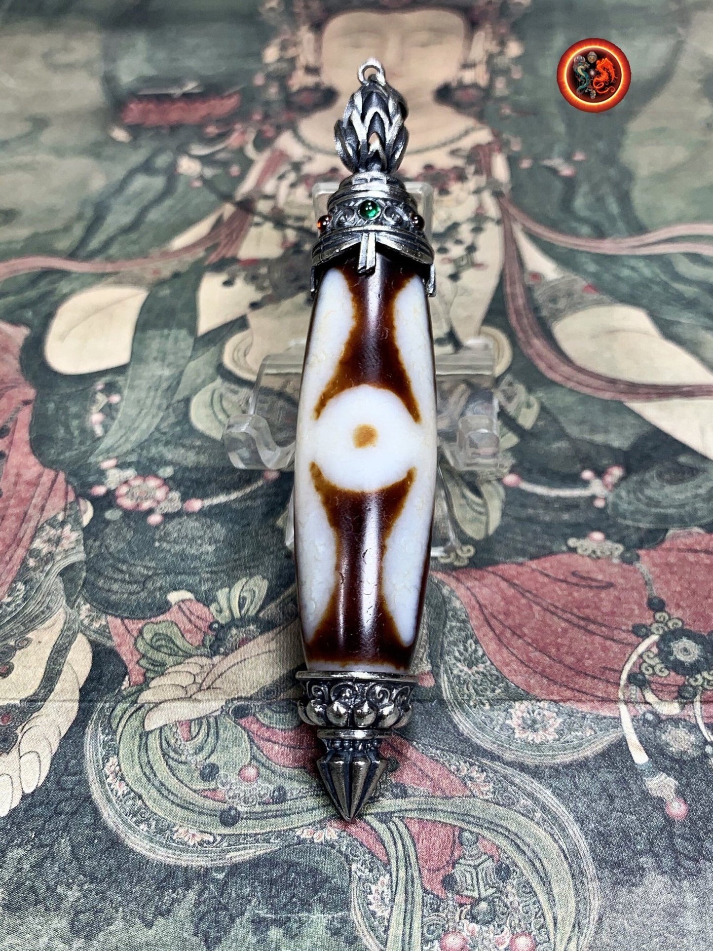 Pendentif DZI tibetain authentique. Protection tibétaine. DZI du grand homme enchâssé dans son reliquaire en argent 925. Fleur de lotus. - obsidian dragon