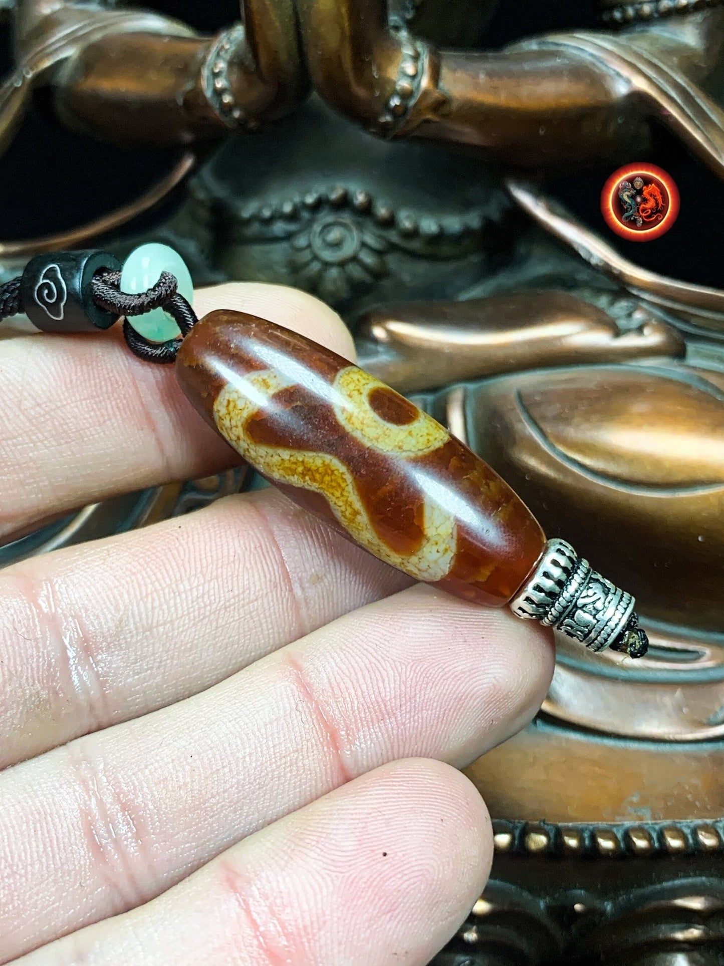 Authentique DZI, agate sacrée tibétaine à deux yeux "stabilité et équilibre". Cordon agrémenté de jade néphrite - obsidian dragon