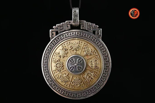 pendentif bouddhiste, amulette de protection tibetaine. Argent 925, cuivre. 8 symboles auspicieux du bouddhisme turquoise ou agate nan hong - obsidian dragon