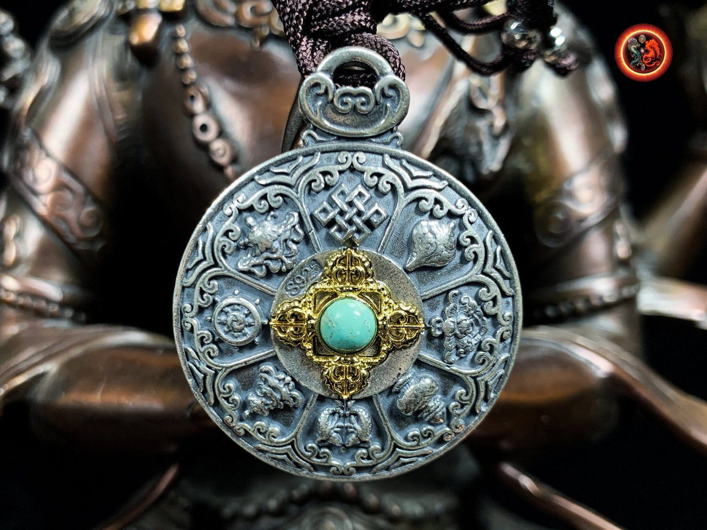 pendentif bouddhiste, tigle amulette tibetaine de protection. Argent 925 et cuivre. bagua, 8 symboles auspicieux du bouddhisme turquoise - obsidian dragon
