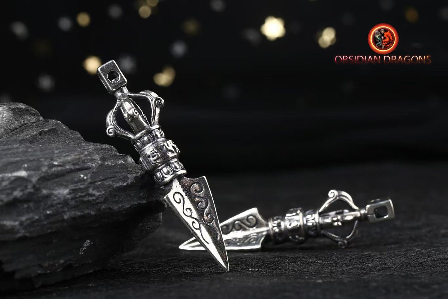 Pendentif de protection bouddhiste vajrayana. Phurba, dague pour vaincre les demons du bouddhisme vajrayana. Argent 925 poinçonné. - obsidian dragon