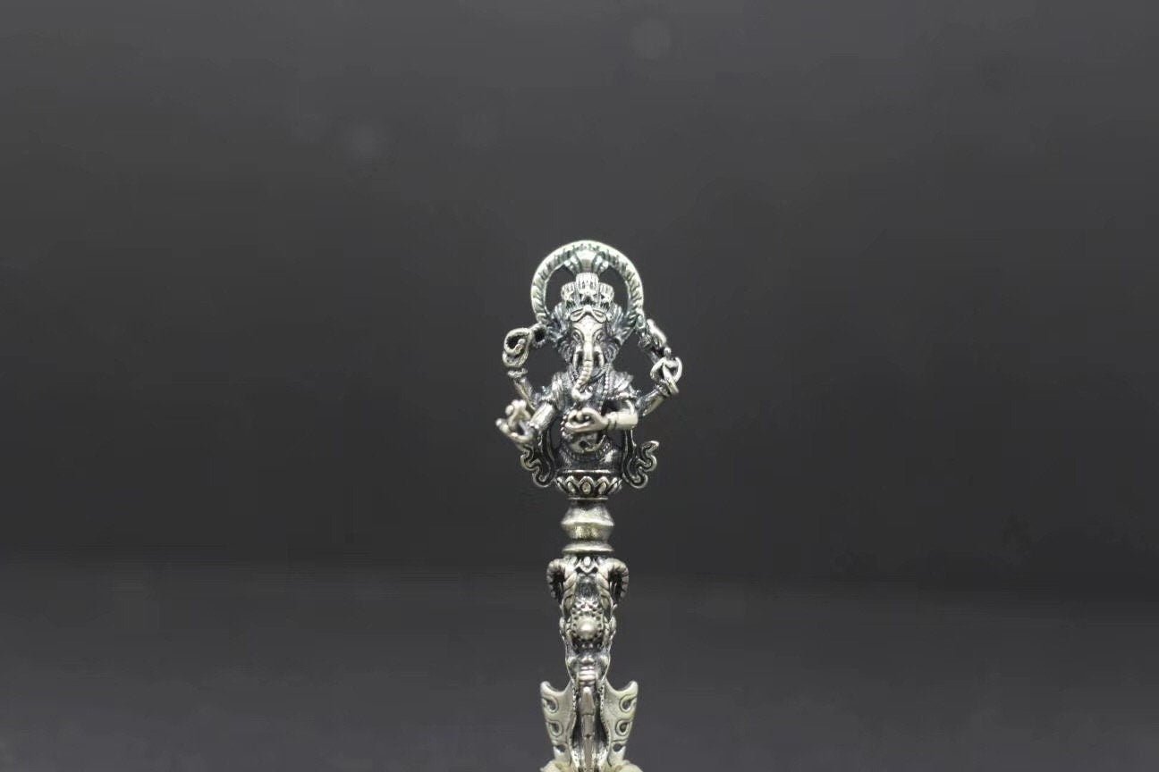 Phurba, Pendentif traditionnel. Ganesh trônant sur une Phurba. protection bouddhiste Tantrique Vajrayana. Argent 925 - obsidian dragon