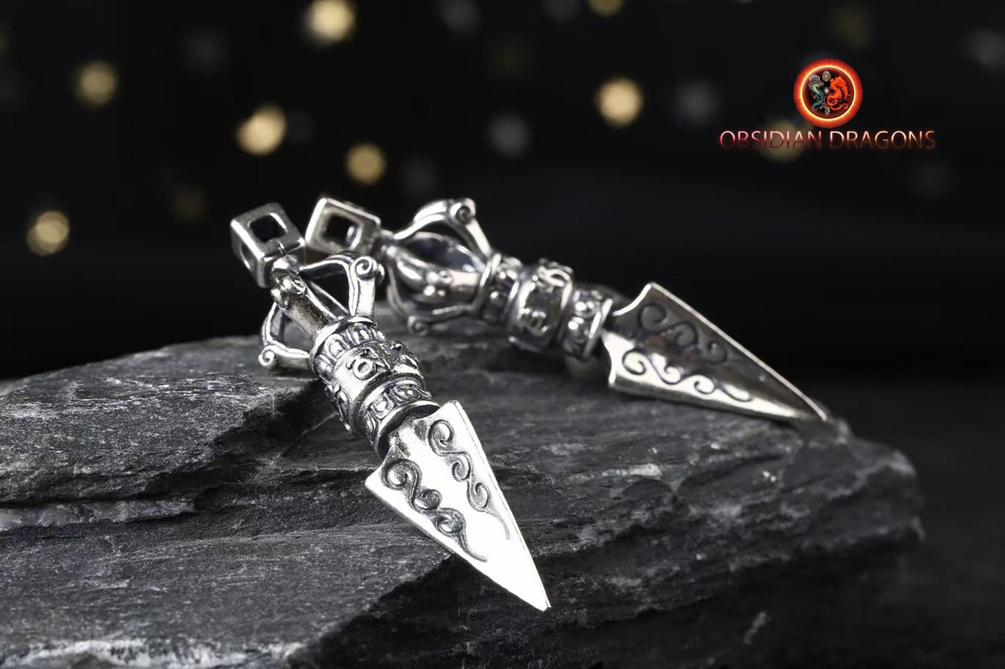 Pendentif de protection bouddhiste vajrayana. Phurba, dague pour vaincre les demons du bouddhisme vajrayana. Argent 925 poinçonné. - obsidian dragon