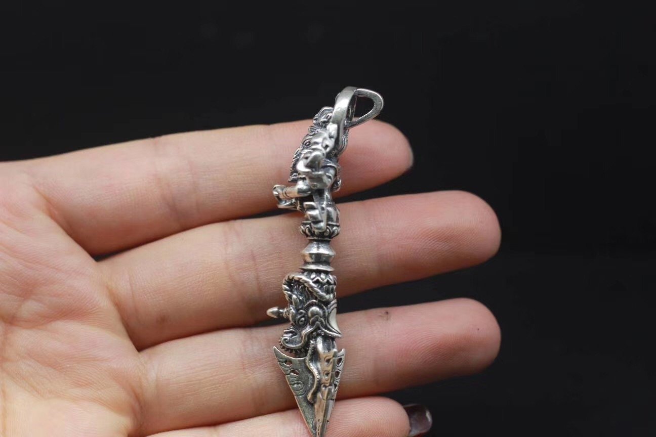 Phurba, Pendentif traditionnel. Ganesh trônant sur une Phurba. protection bouddhiste Tantrique Vajrayana. Argent 925 - obsidian dragon