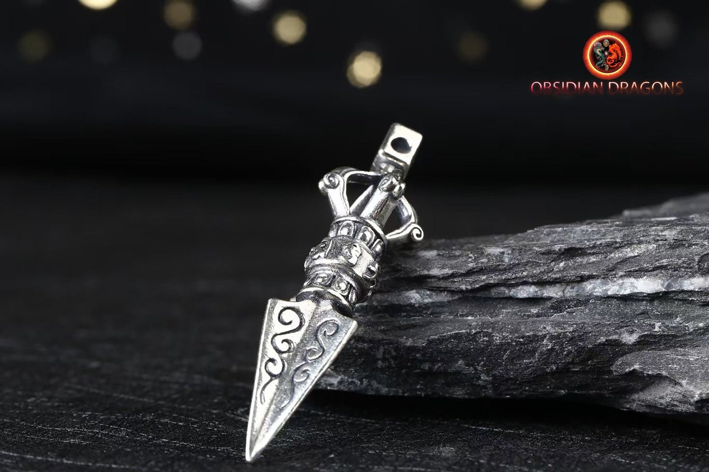 Pendentif de protection bouddhiste vajrayana. Phurba, dague pour vaincre les demons du bouddhisme vajrayana. Argent 925 poinçonné. - obsidian dragon