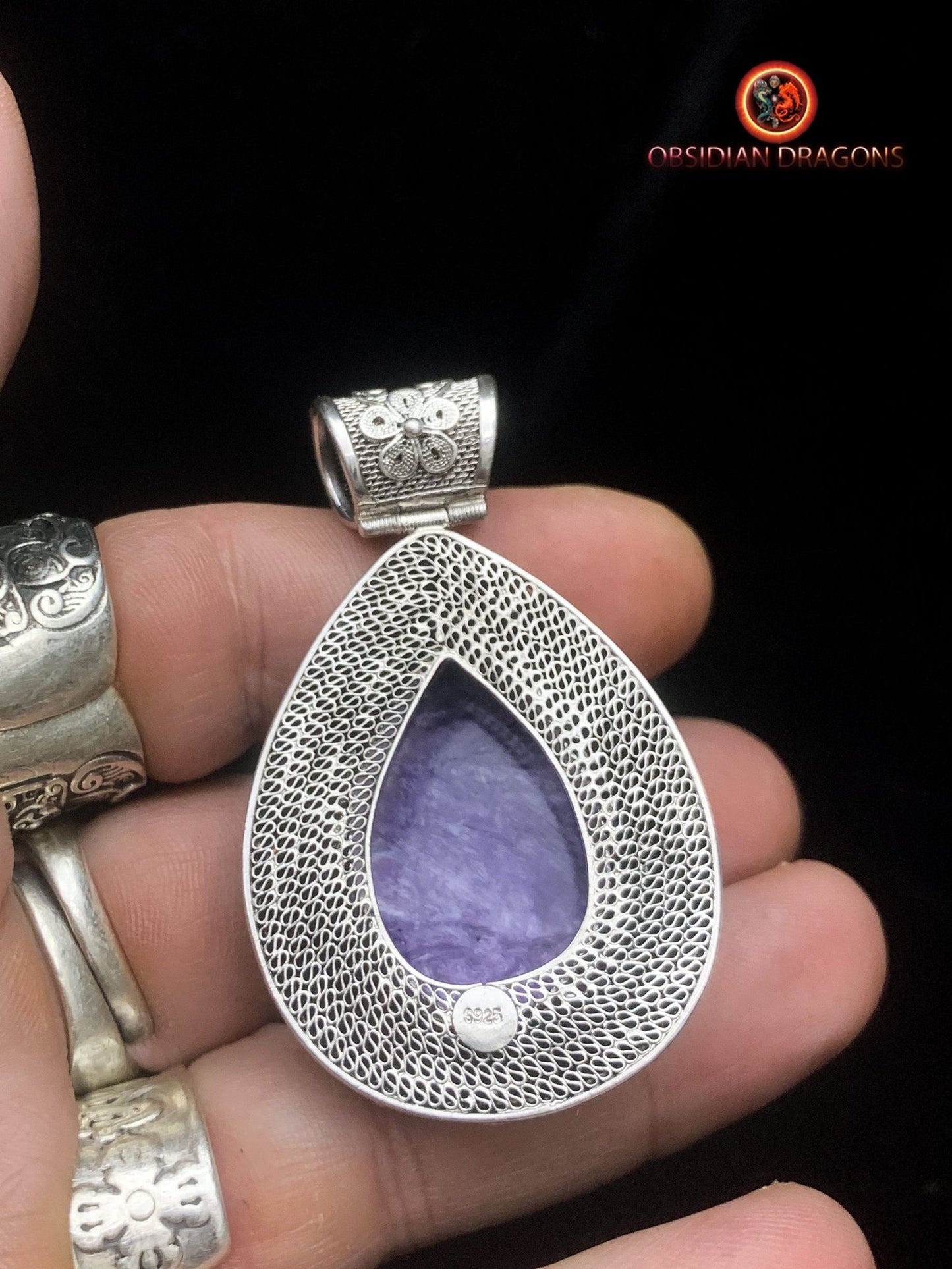 Pendentif charoïte serti en argent filigrané- Dynastie Qing | obsidian dragons